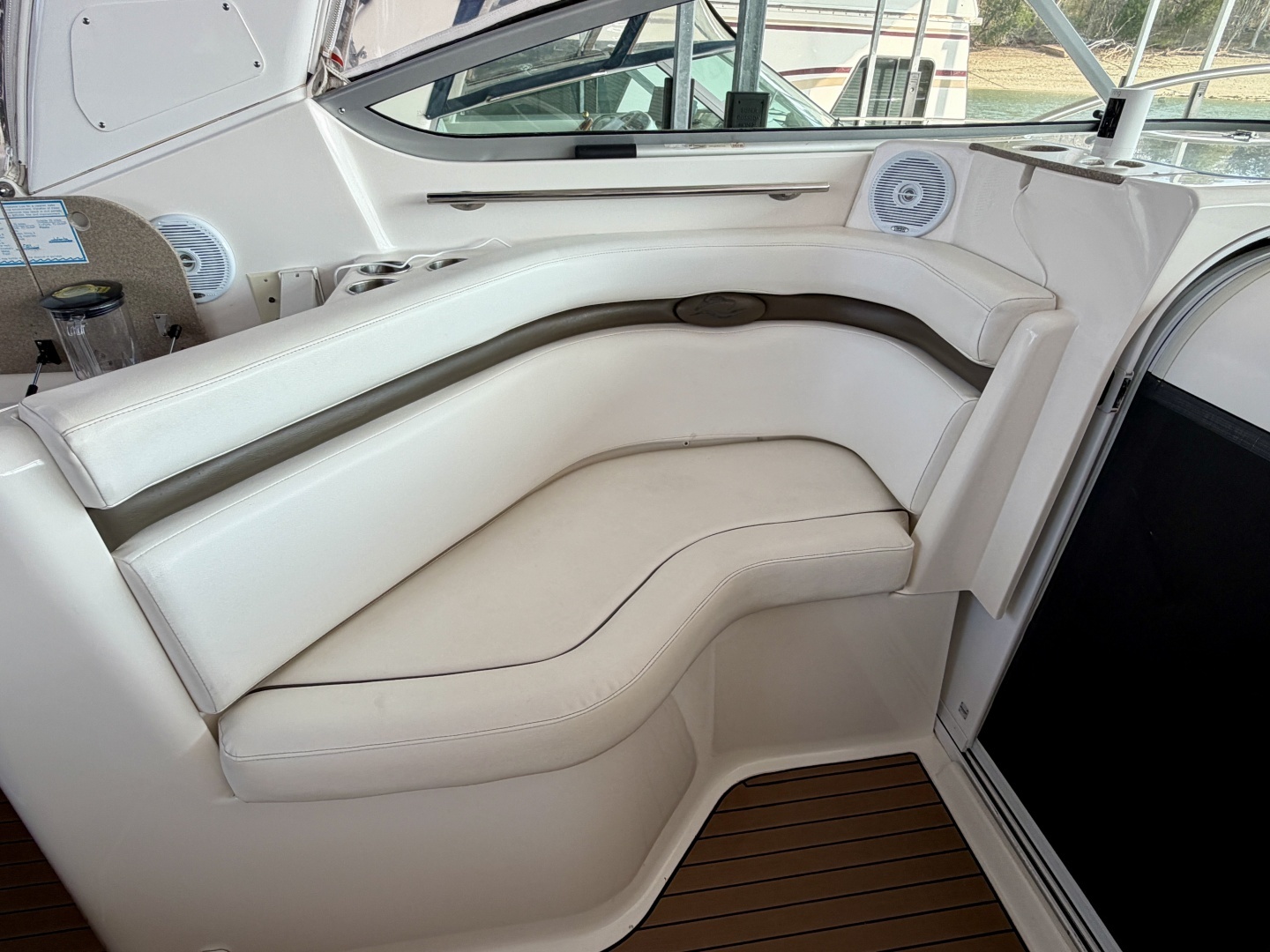 2007 Rinker 350 Express Cruiser - Image 20