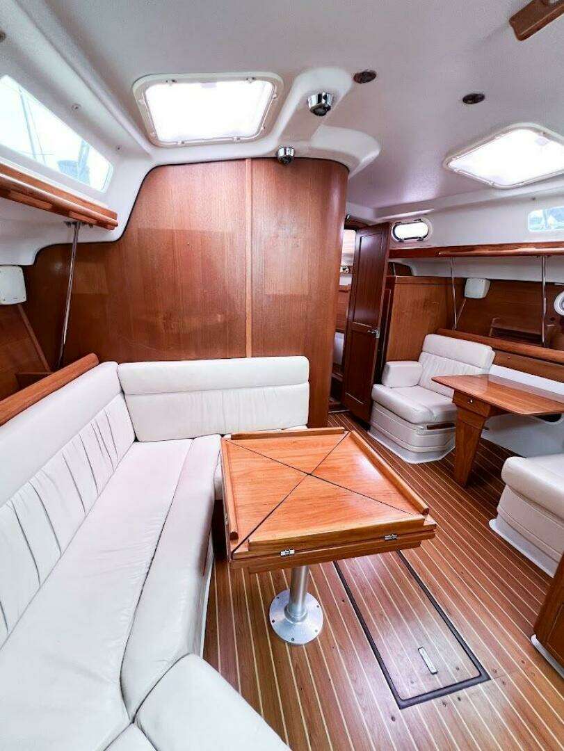 2007 Catalina 350 MK II - Image 14
