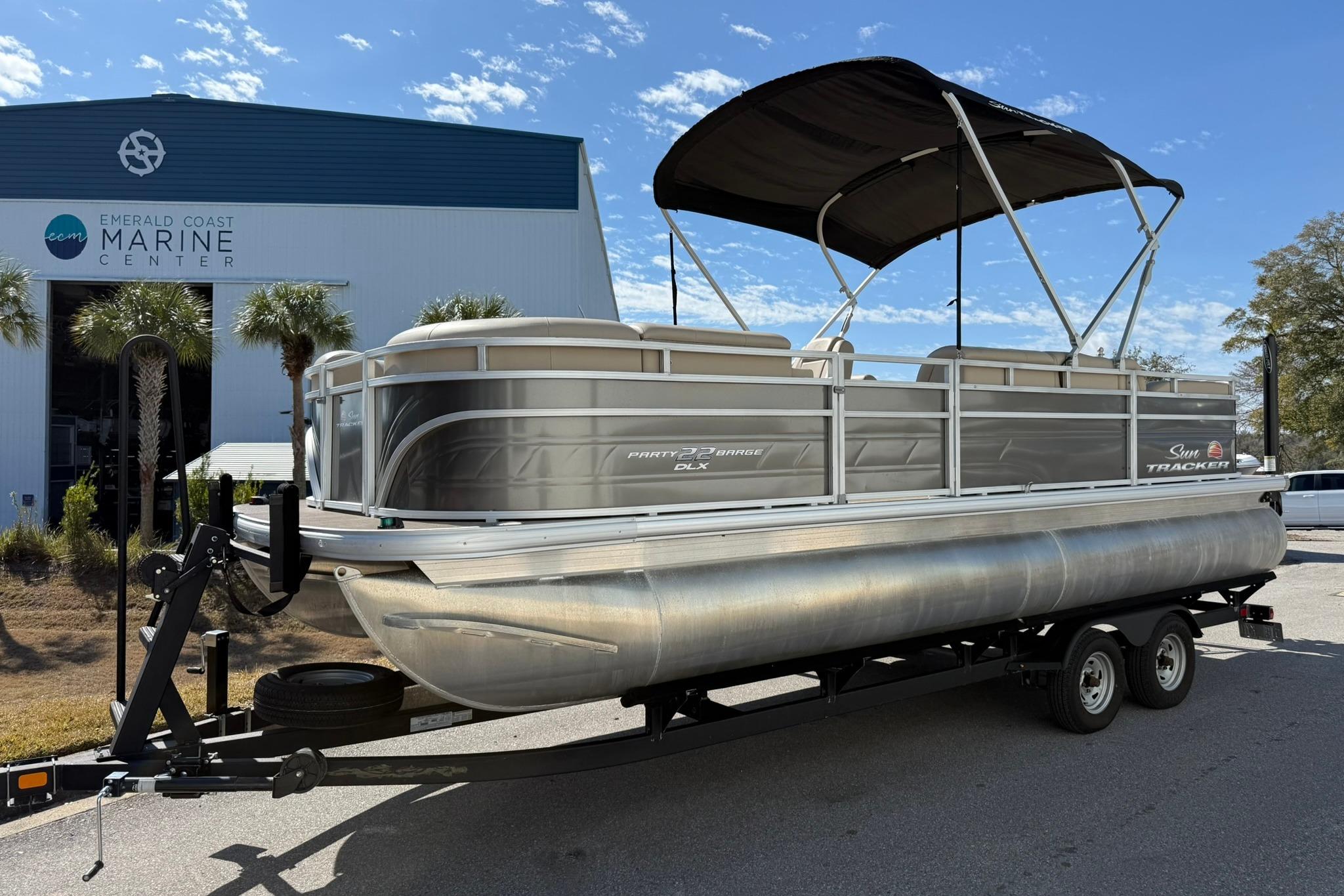 2024 Sun Tracker Party Barge 22 DLX