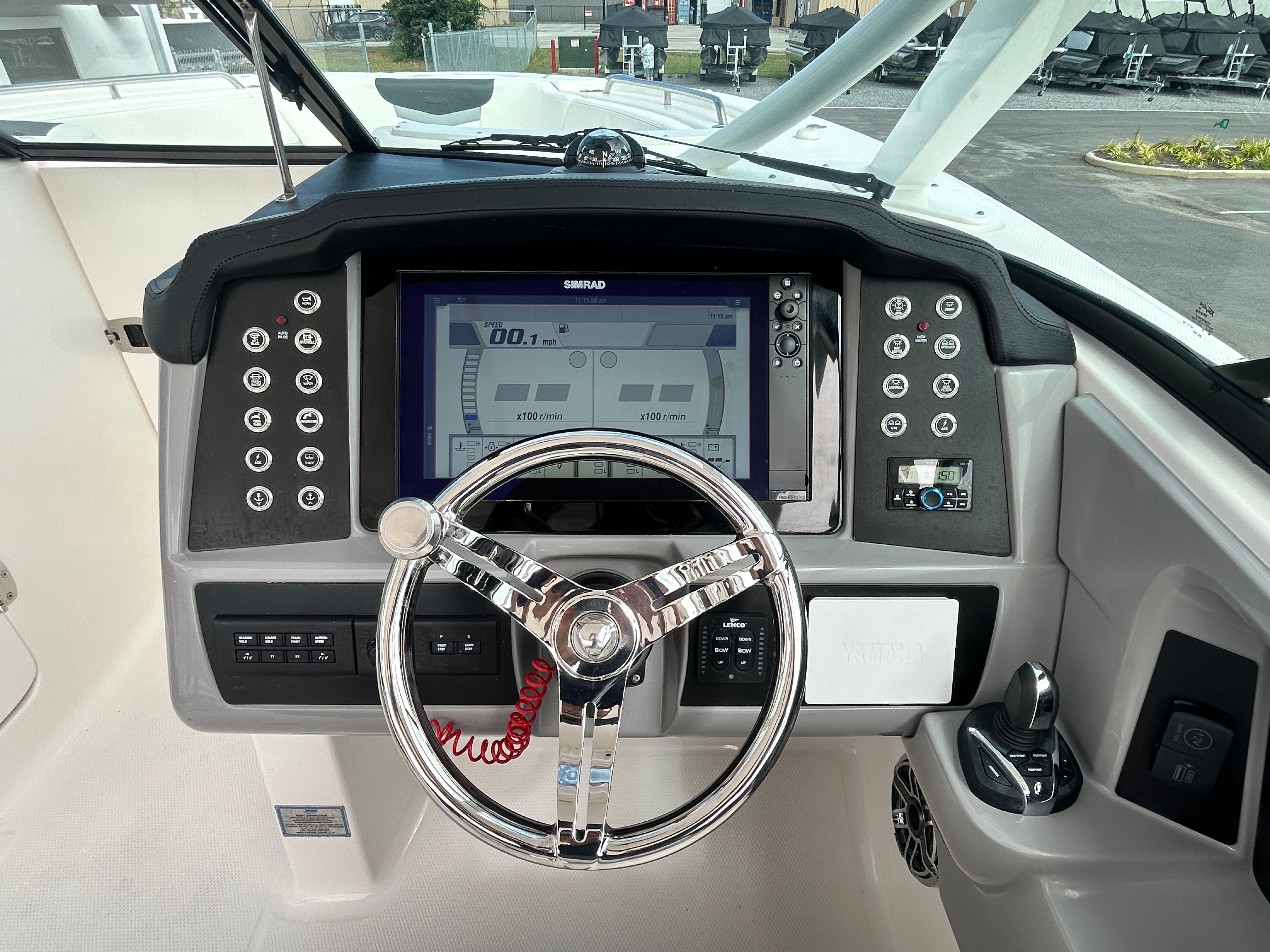 2025 Robalo R317 Dual Console - 18