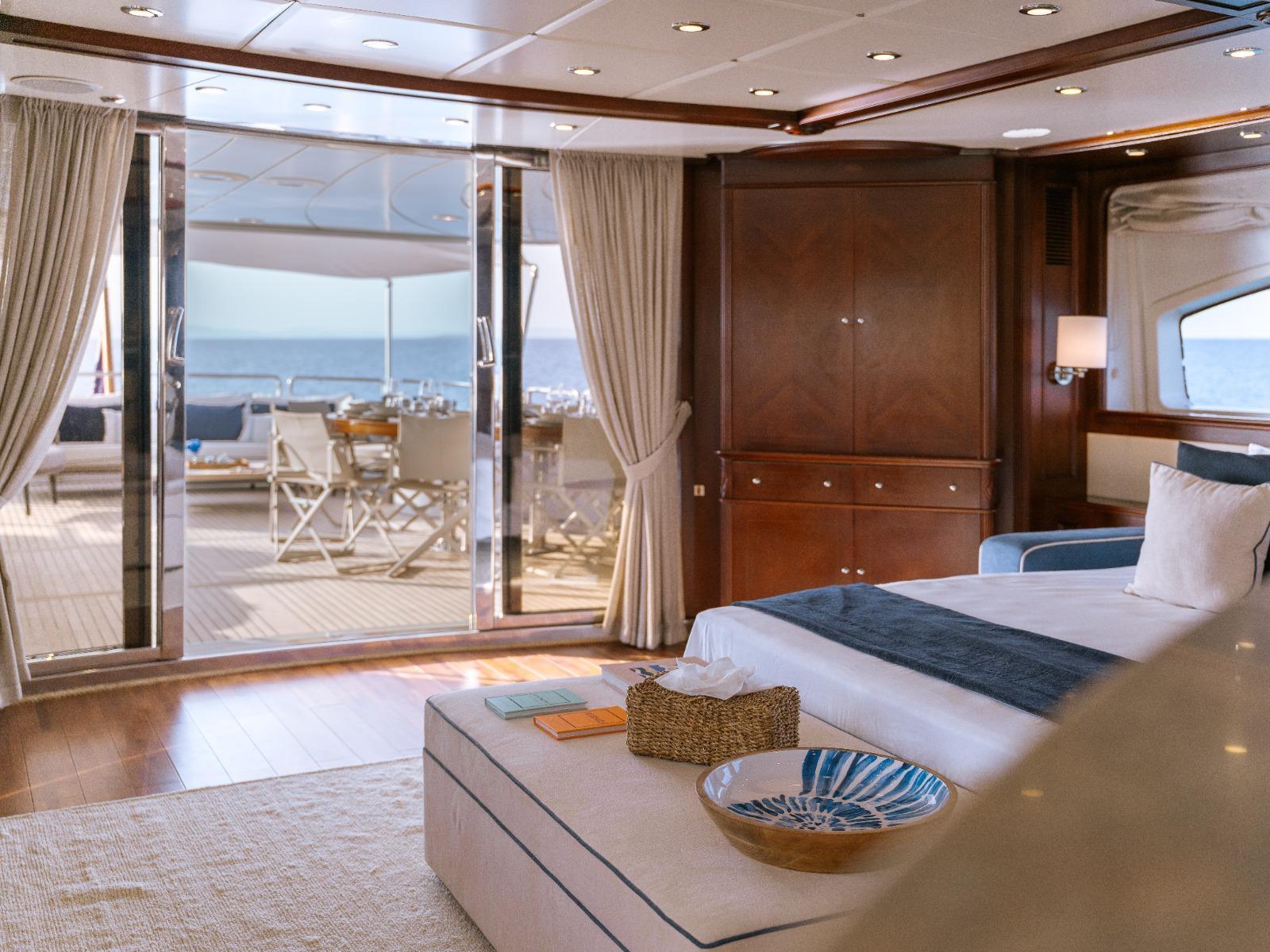 2000 Benetti Classic 115 - 55