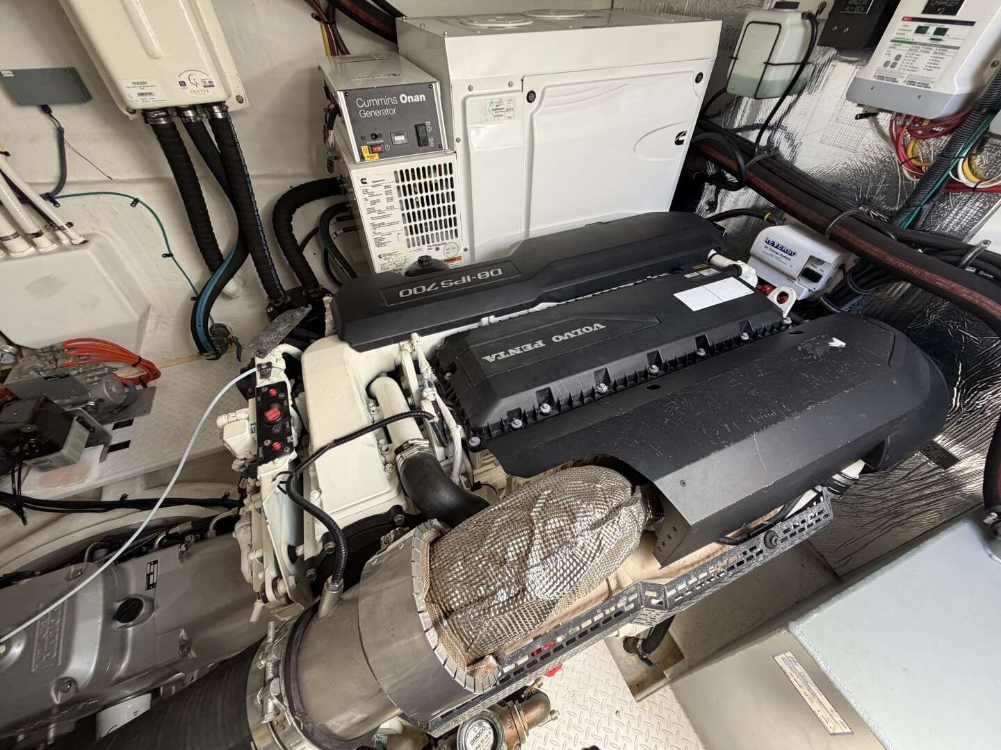 2020 Cruisers Yachts 50 CANTIUS - Image 18