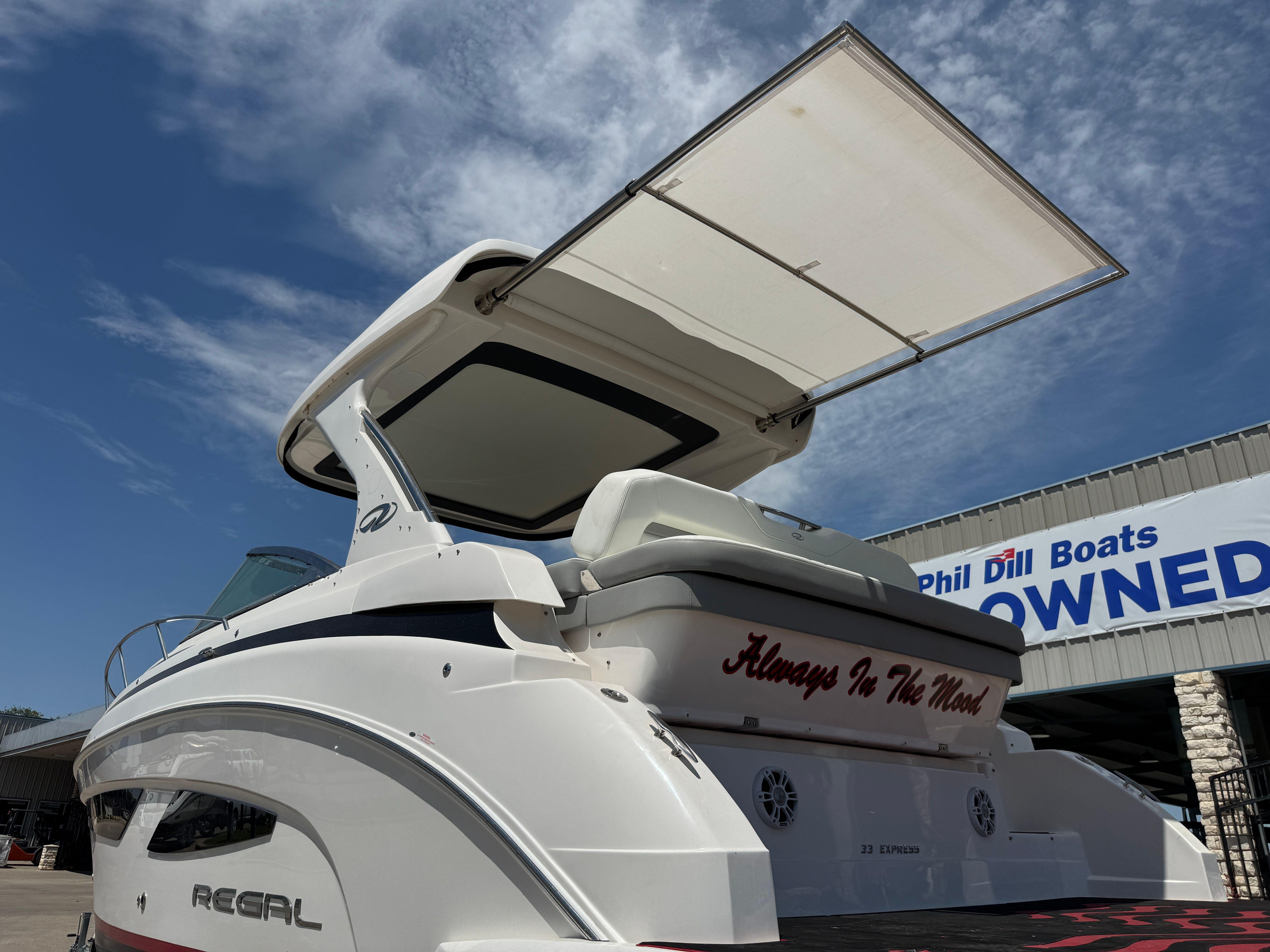 2023 REGAL 33 EXPRESS - Image 5