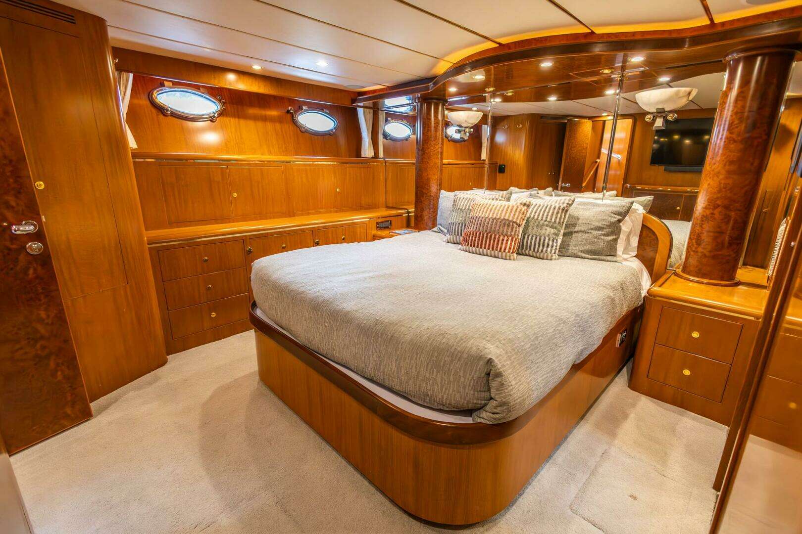 2005 Ocean Alexander Raised Pilothouse Flybridge Sedan - Image 17