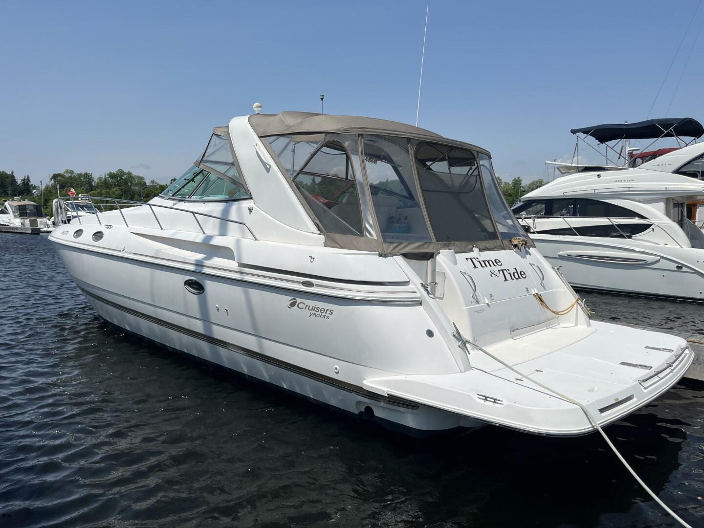 1998 Cruisers Yachts 3870 Esprit