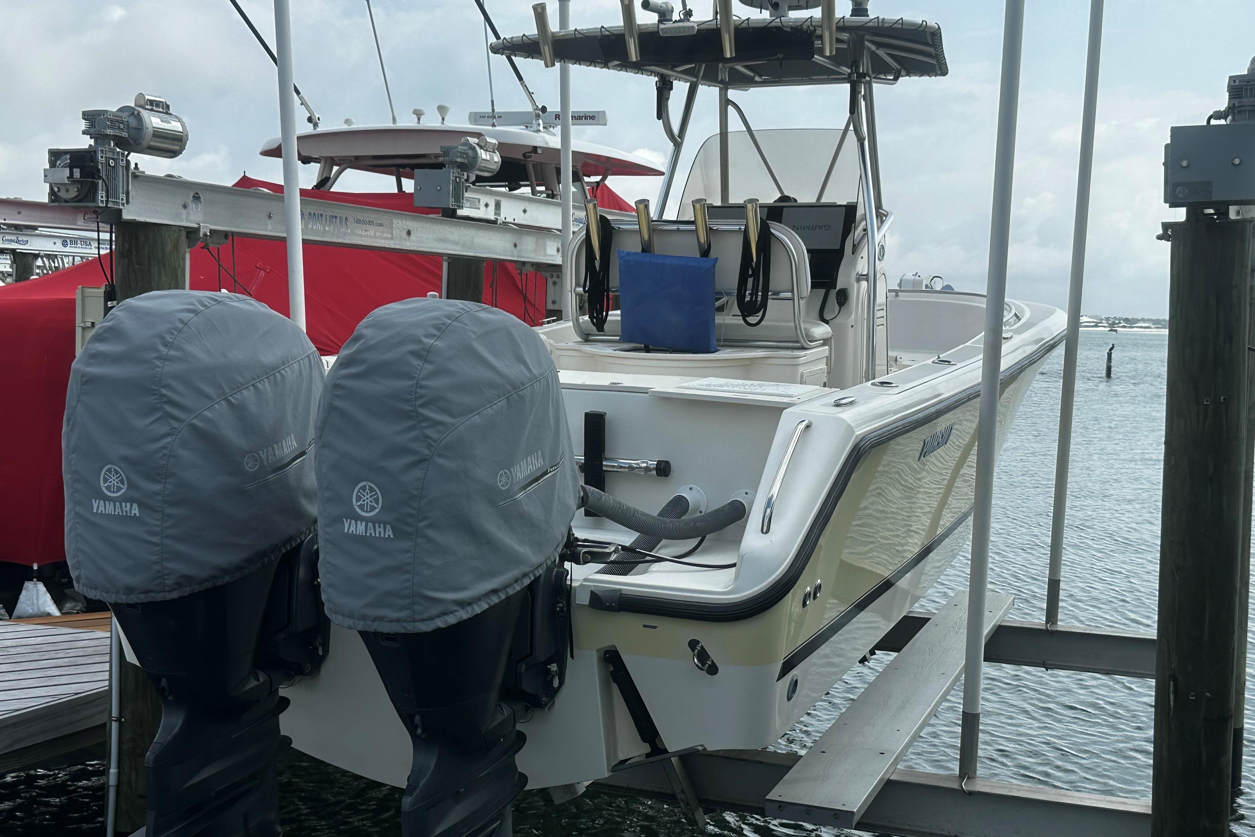 2006 Pursuit 2570 Center Console