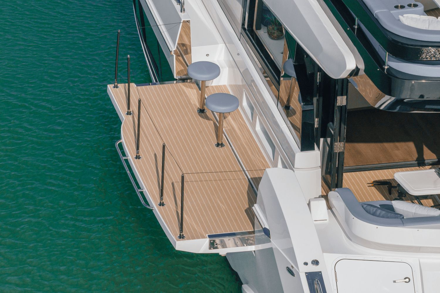 2027 Cruisers Yachts 57 Fly - 13