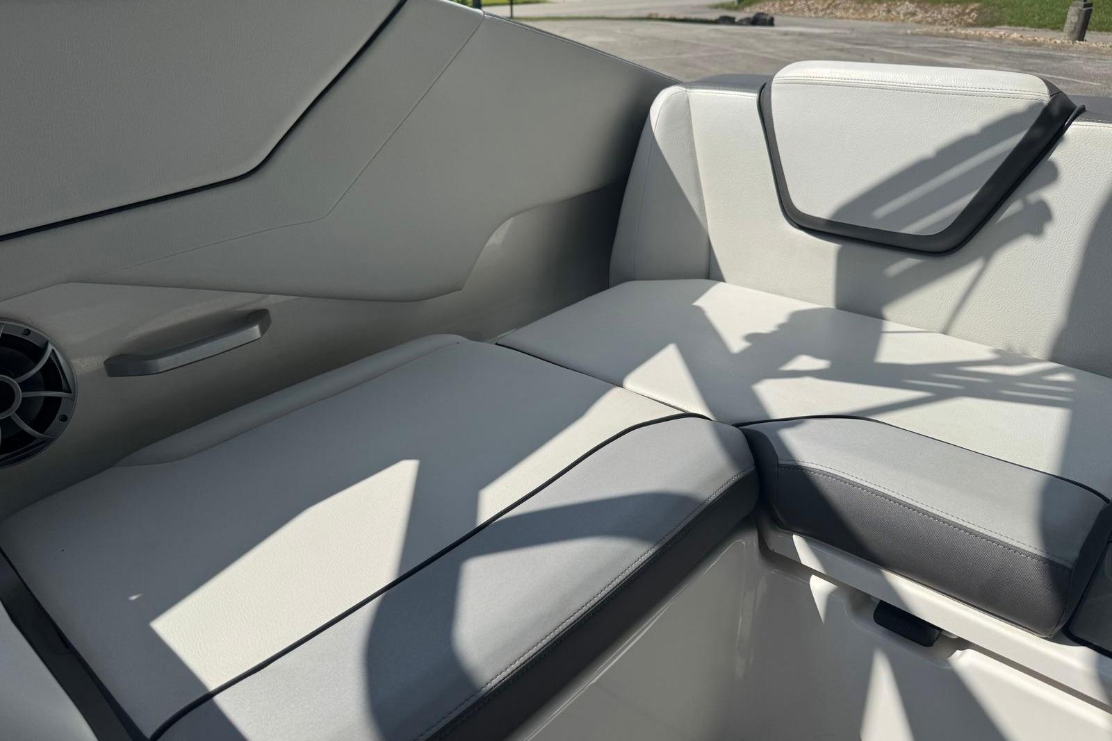 2023 Yamaha Boats 252XE interior seating with modern design and speaker system.