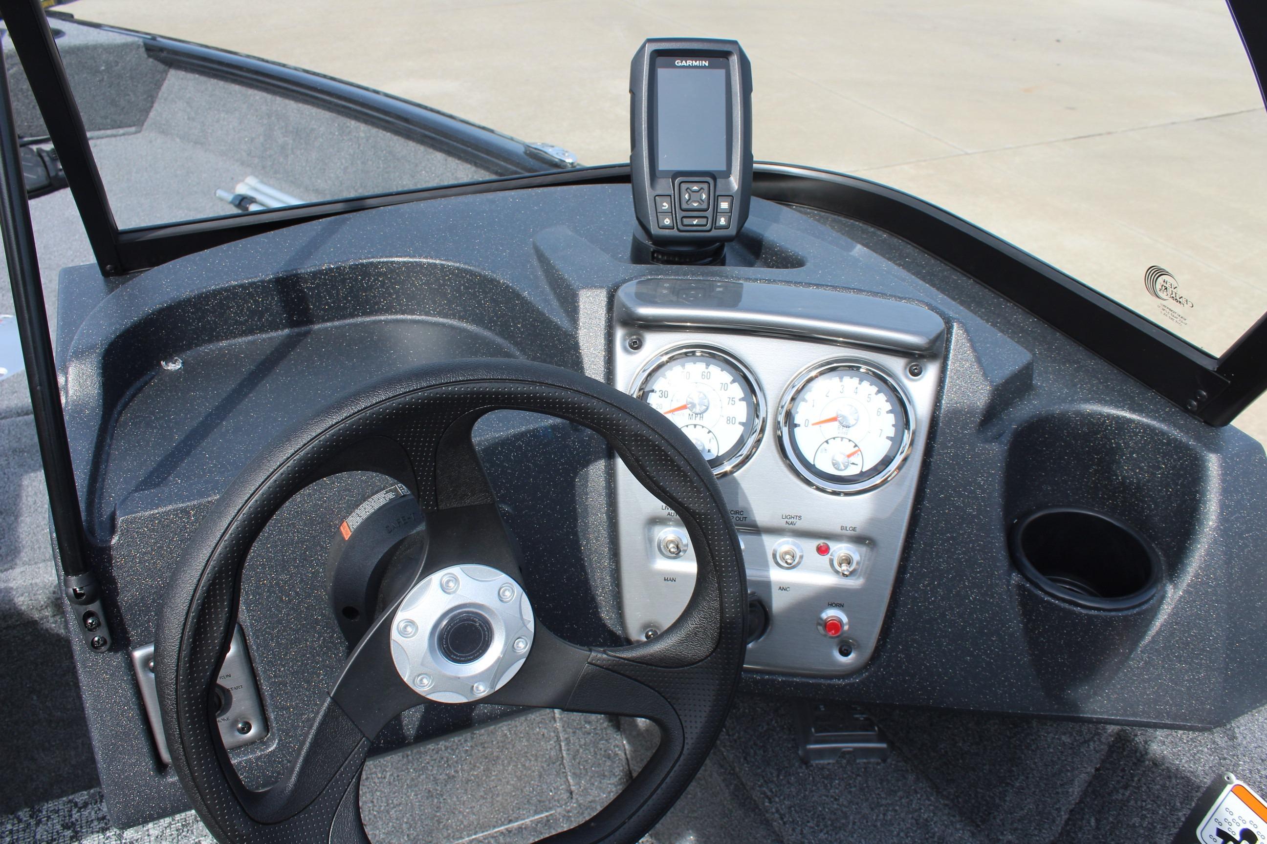 2026 Tracker Targa V-18 Combo dashboard with steering wheel and Garmin GPS device.