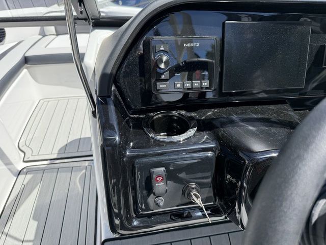 2026 Yamaha Boats 195S - 17