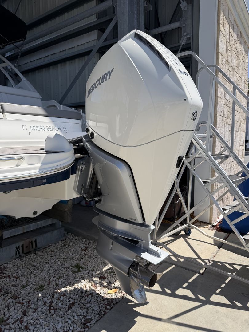 2024 Sea Ray SDX 270 Outboard - 36