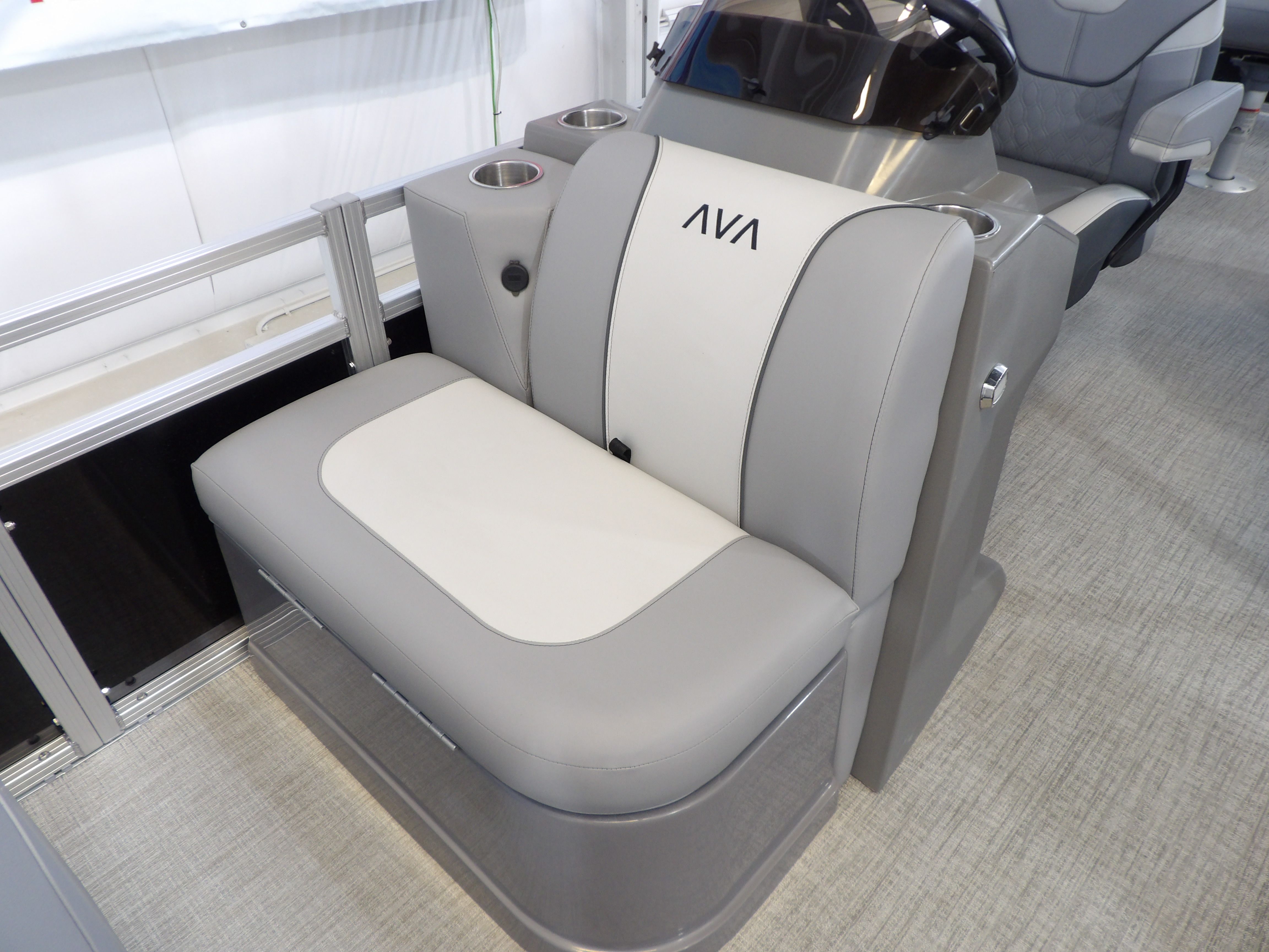 2026 Avalon Venture 85 Rear Fish - 21' - 20