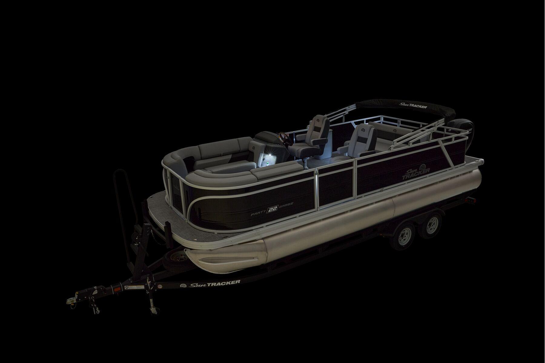 2026 Sun Tracker Party Barge 22 RF DLX - 71