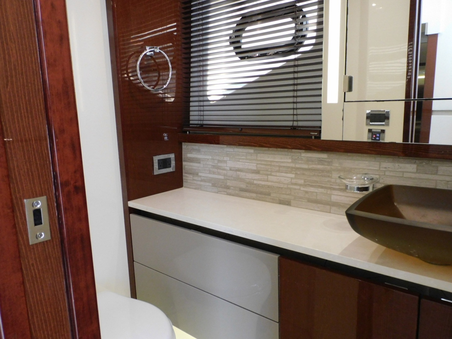 2019 Sea Ray 550L - Image 37