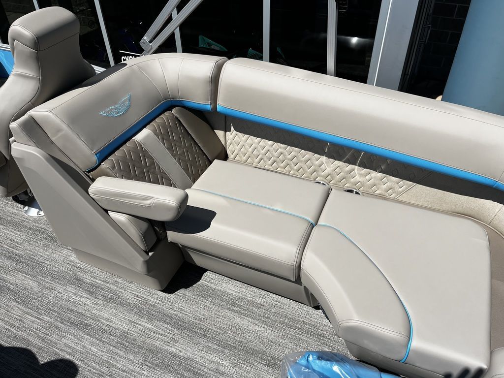 2025 Bennington 22 M Fastback - Quad Bench - 20