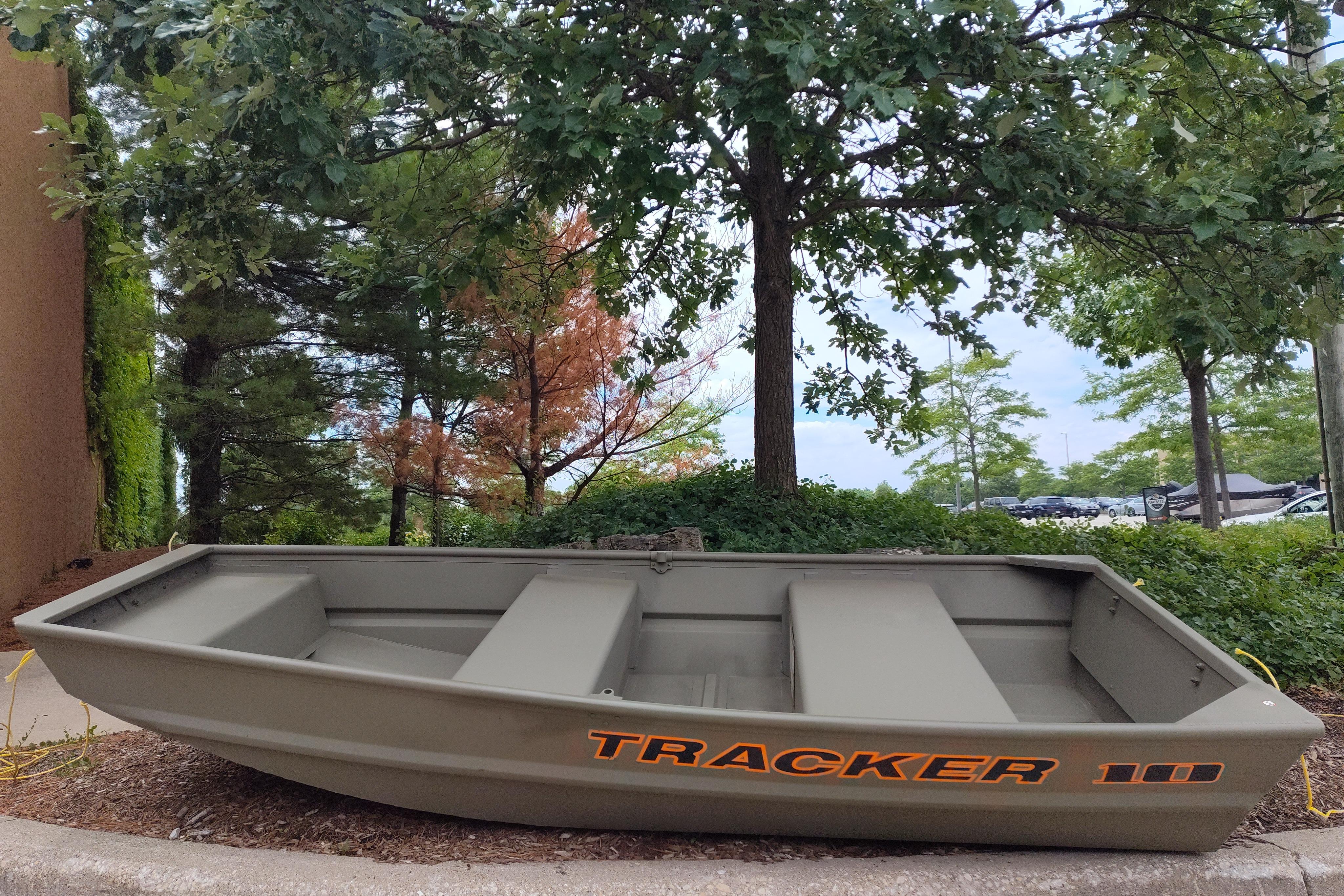 2025 Tracker Grizzly 1036 Utility