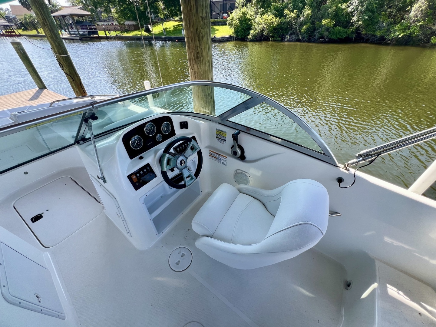2013 Hurricane SunDeck 187 OB - Image 11