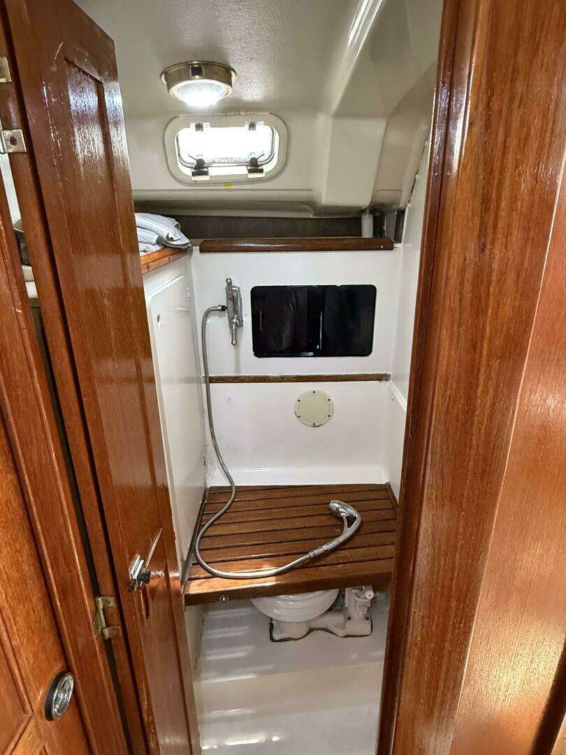 1989 Hunter 33.5 - Image 10