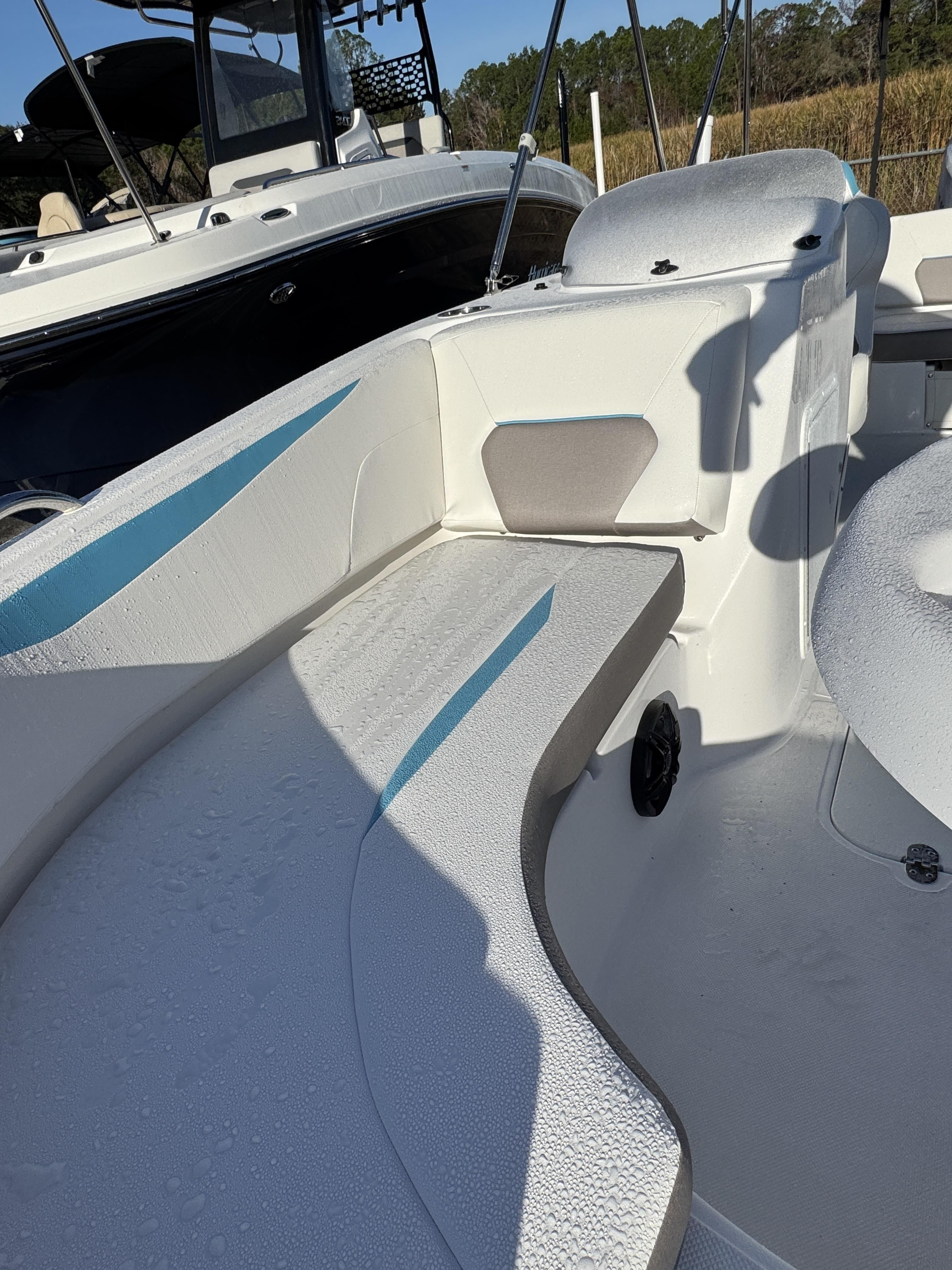 2026 Hurricane SunDeck Sport 188 OB - 37