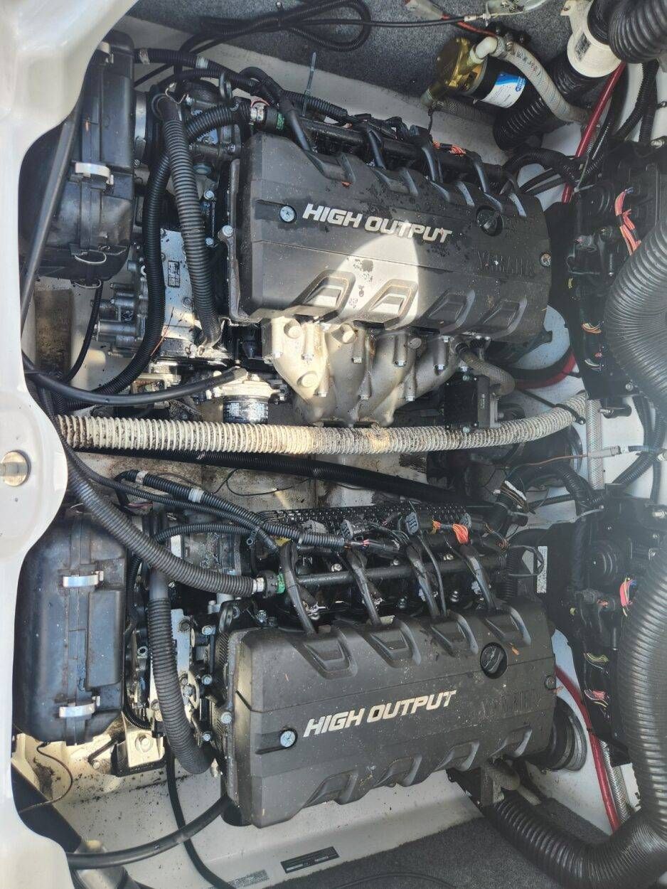 2015 Yamaha Boats 212X - 12