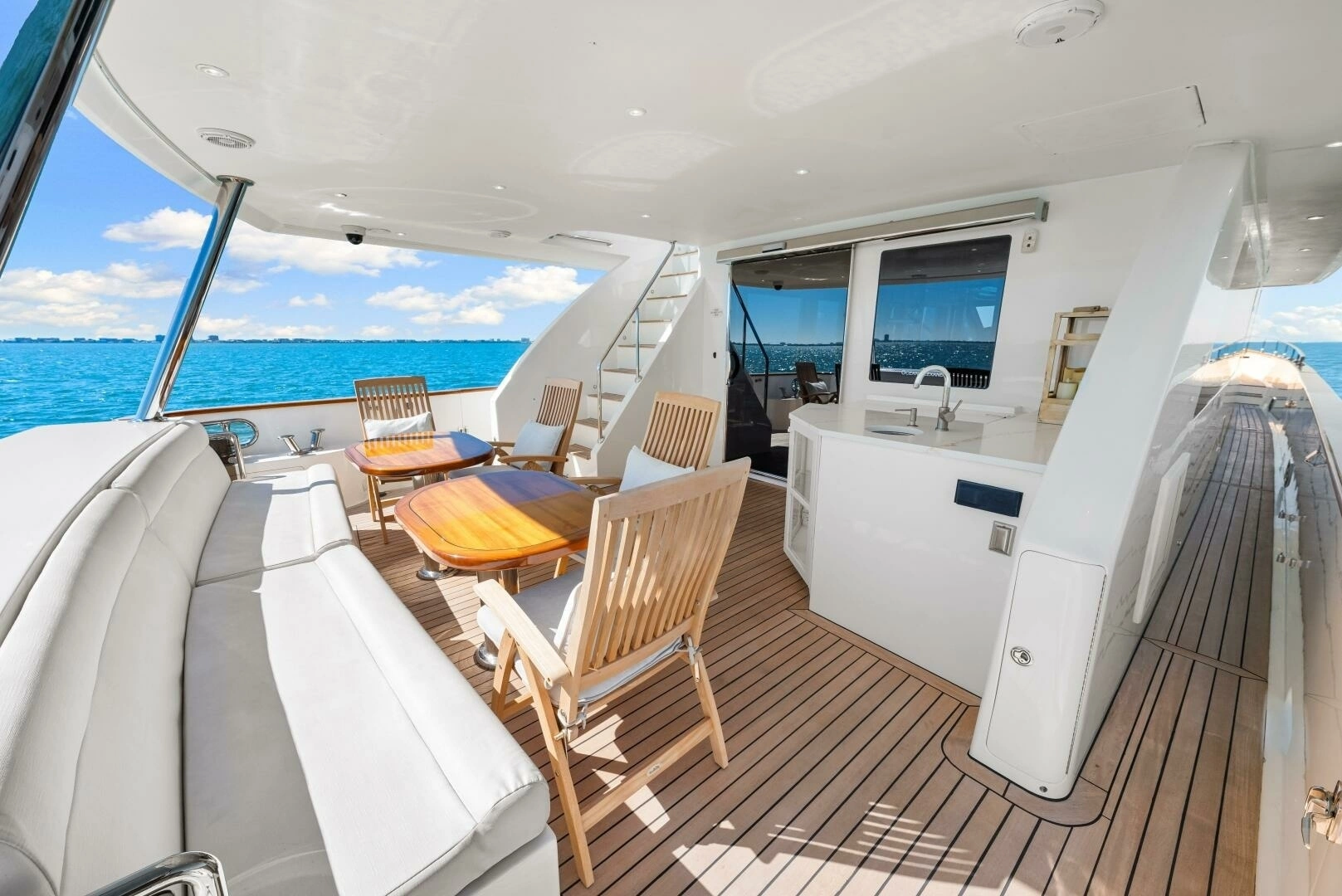 2010 Ocean Alexander 83 Motor Yacht - Image 9