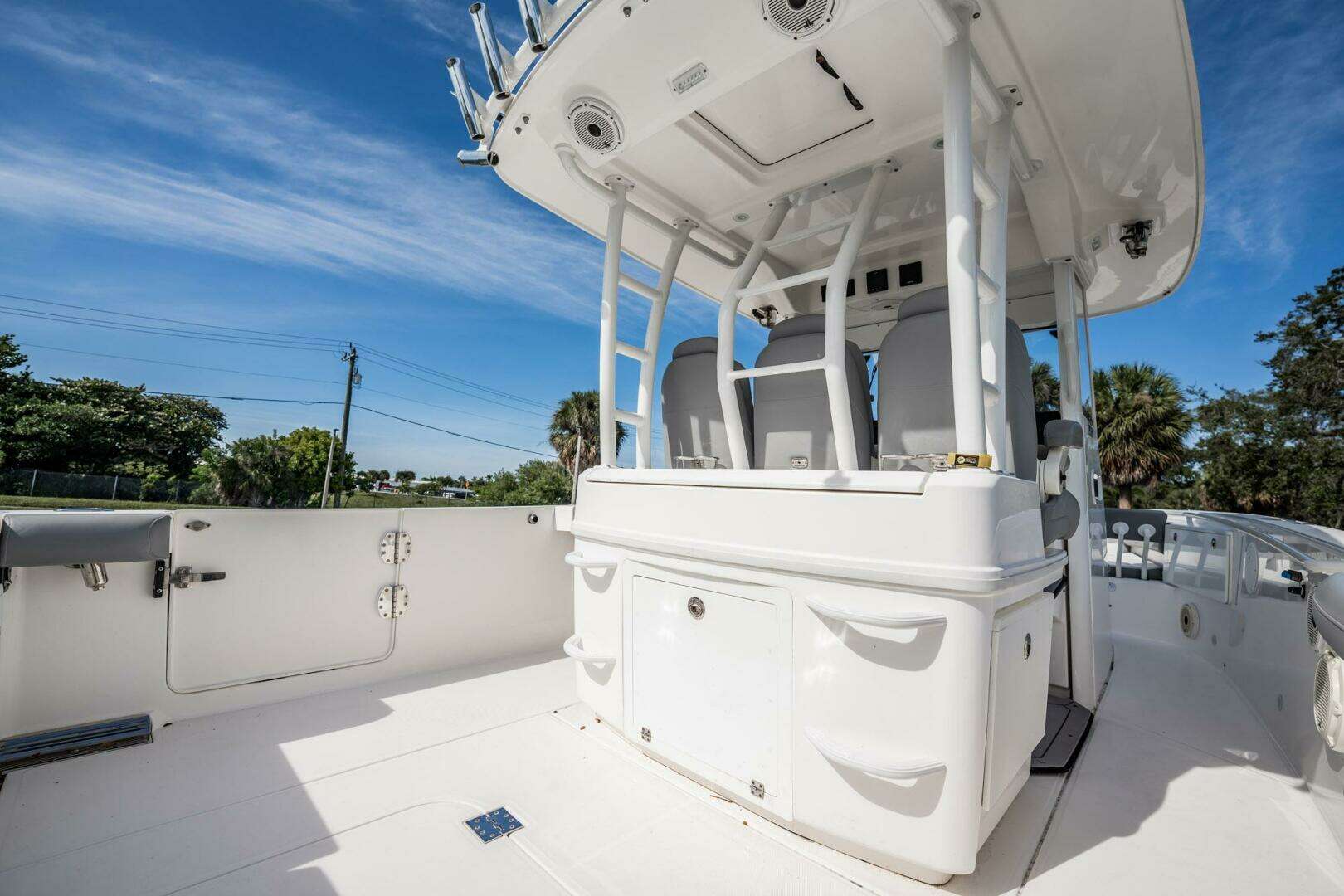 2021 Everglades 335 Center Console - Image 39