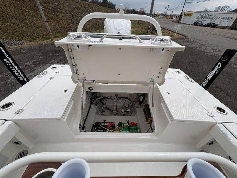 2026 Robalo 246 Cayman - 88