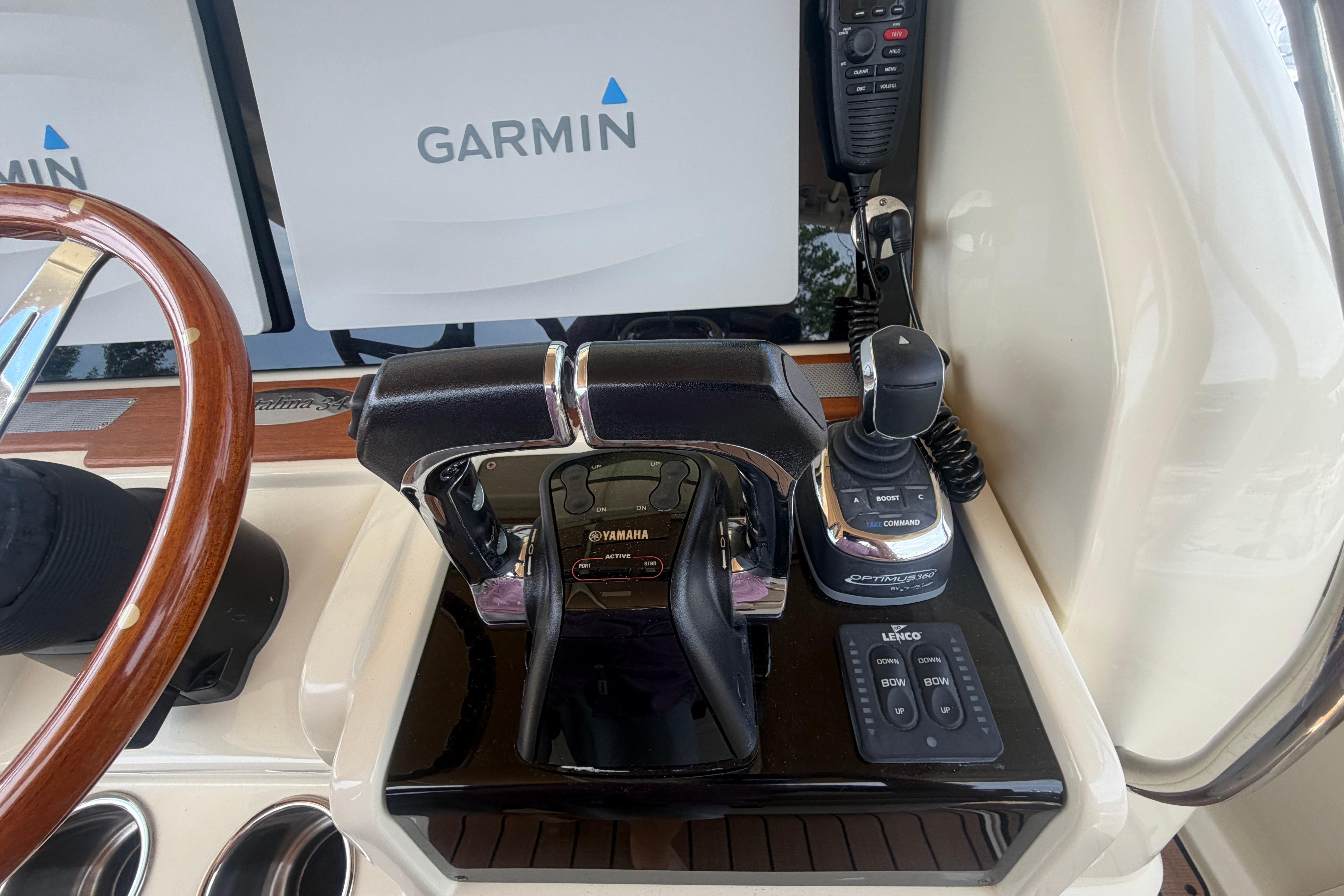 Control panel of 2017 Chris-Craft Catalina 34 with Garmin and Yamaha systems.