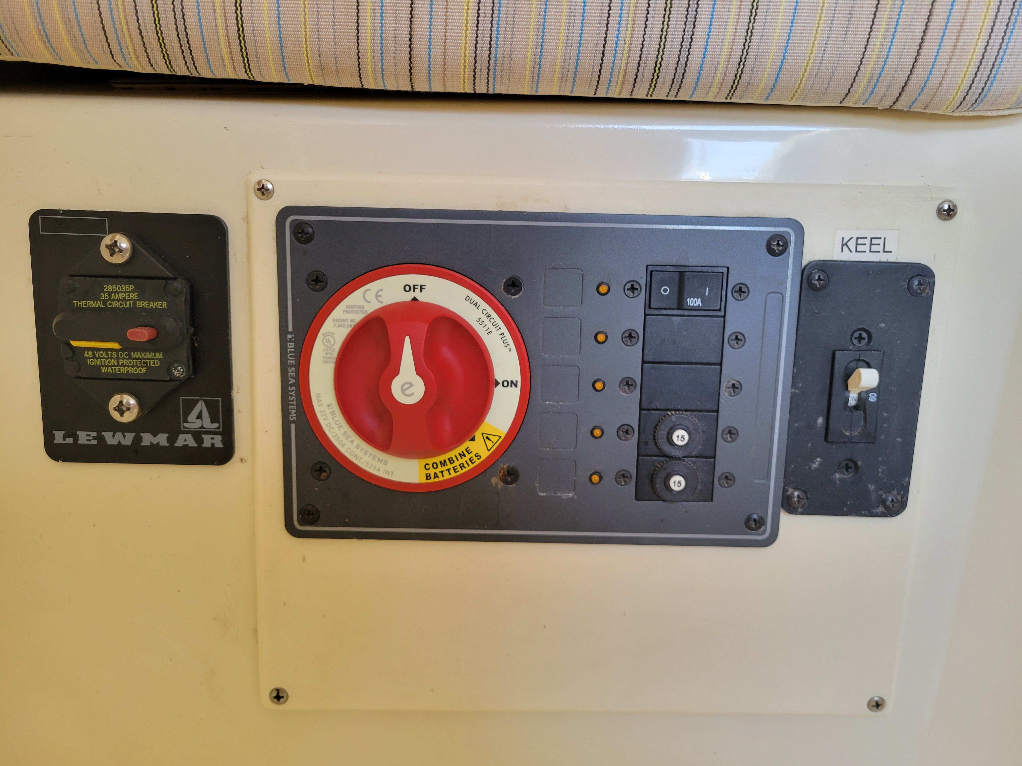 Control panel of a 2018 Hake Seaward 26 RK boat.