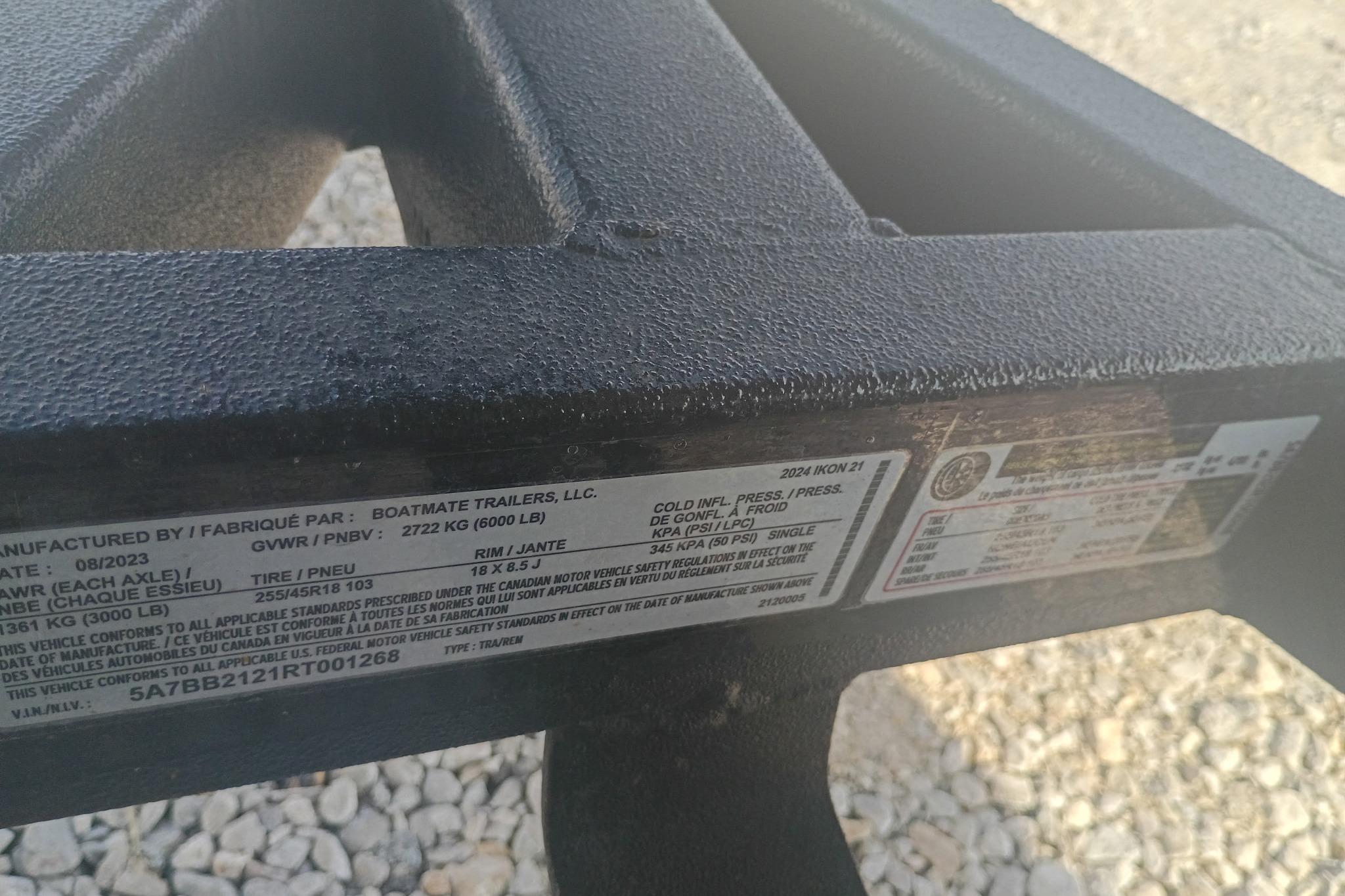 2024 iKon LX21 trailer label with specifications and manufacturing details.