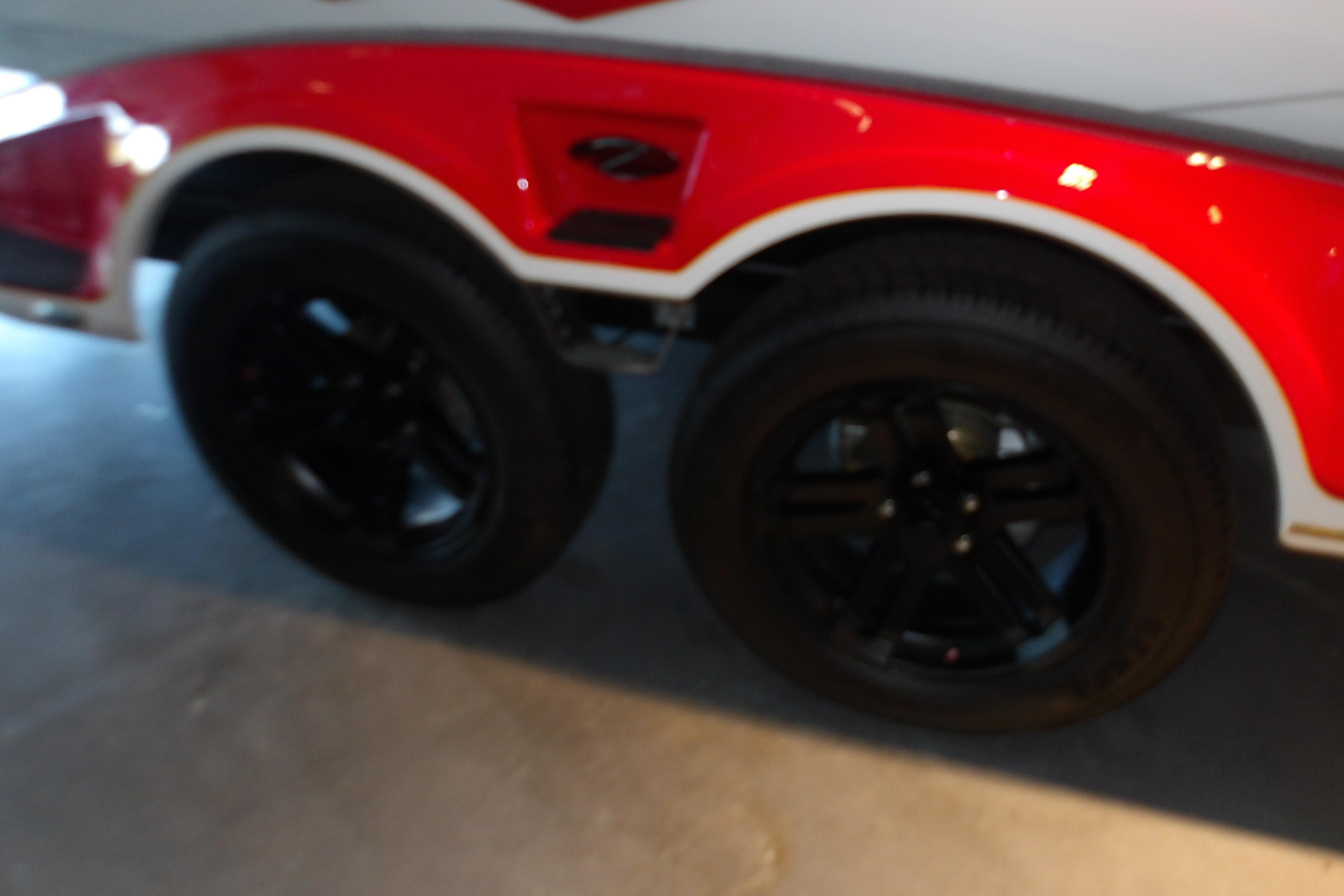 2025 Ranger Z519R Cup-Equipped trailer with black wheels and red fender.