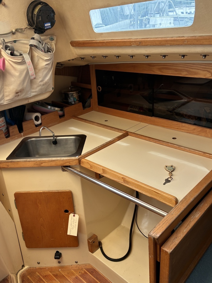 1985 J Boats J/30 - Image 15