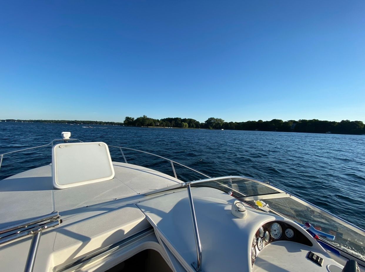 2001 Larson Cabrio 254 Mid Cabin Cruiser - 12