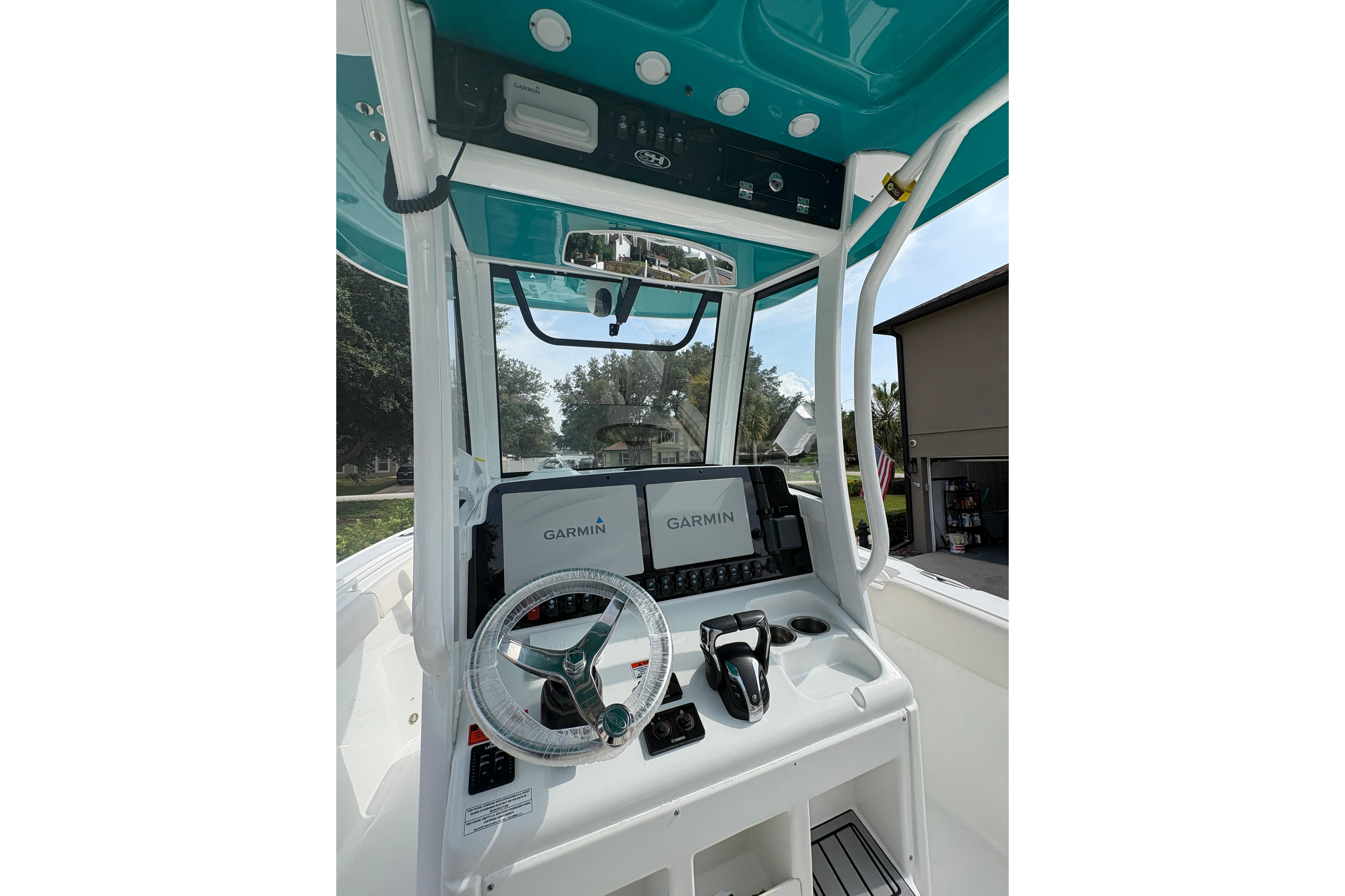 2021 Sea Hunt Ultra 265 SE boat dashboard with Garmin navigation system.