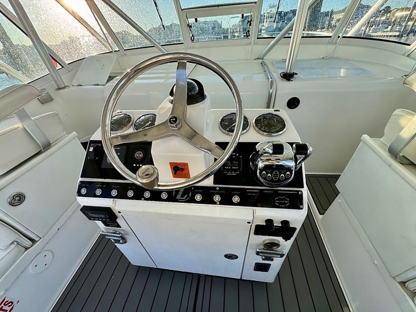 2005 Luhrs 32 Express - Image 5