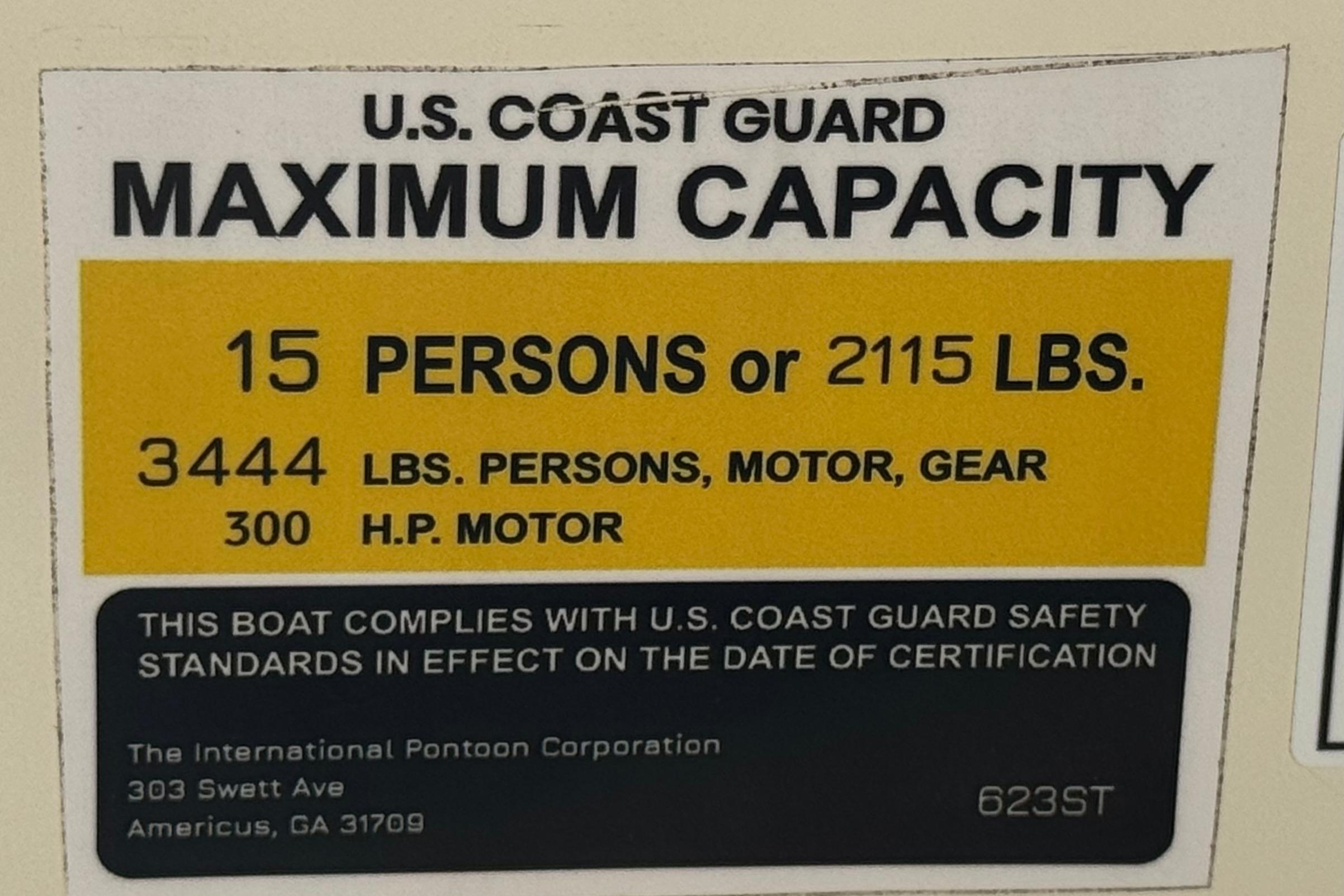2023 Lexington 623 ST Xtreme boat capacity label: 15 persons or 2115 lbs, 300 HP motor.