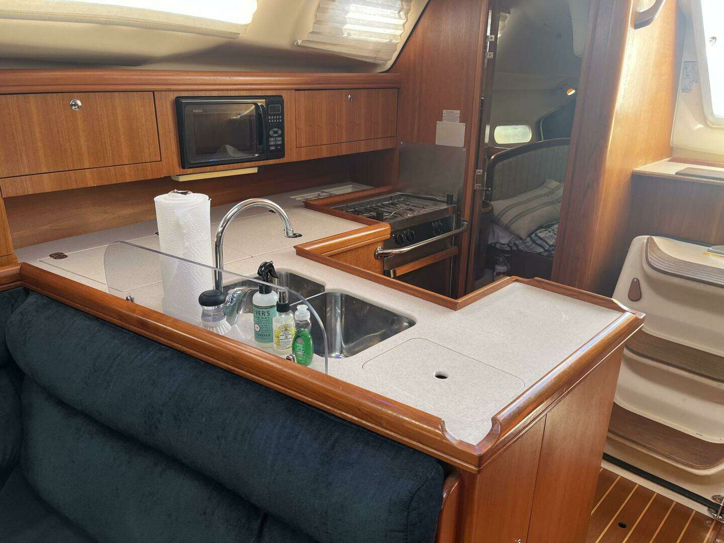 2003 Hunter 356 - Image 31