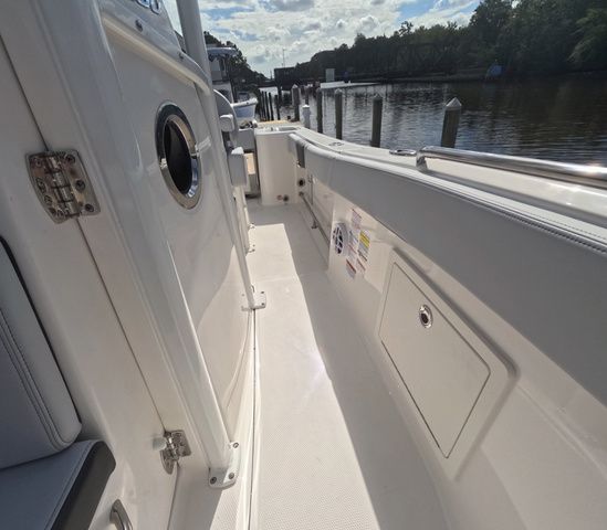 2026 Robalo Center Console R230 In Stock Trailer Included - 25