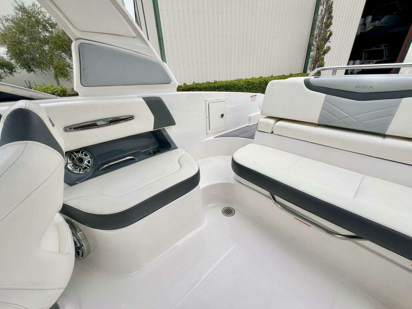 2022 Chaparral 267 SSX OB - Image 10