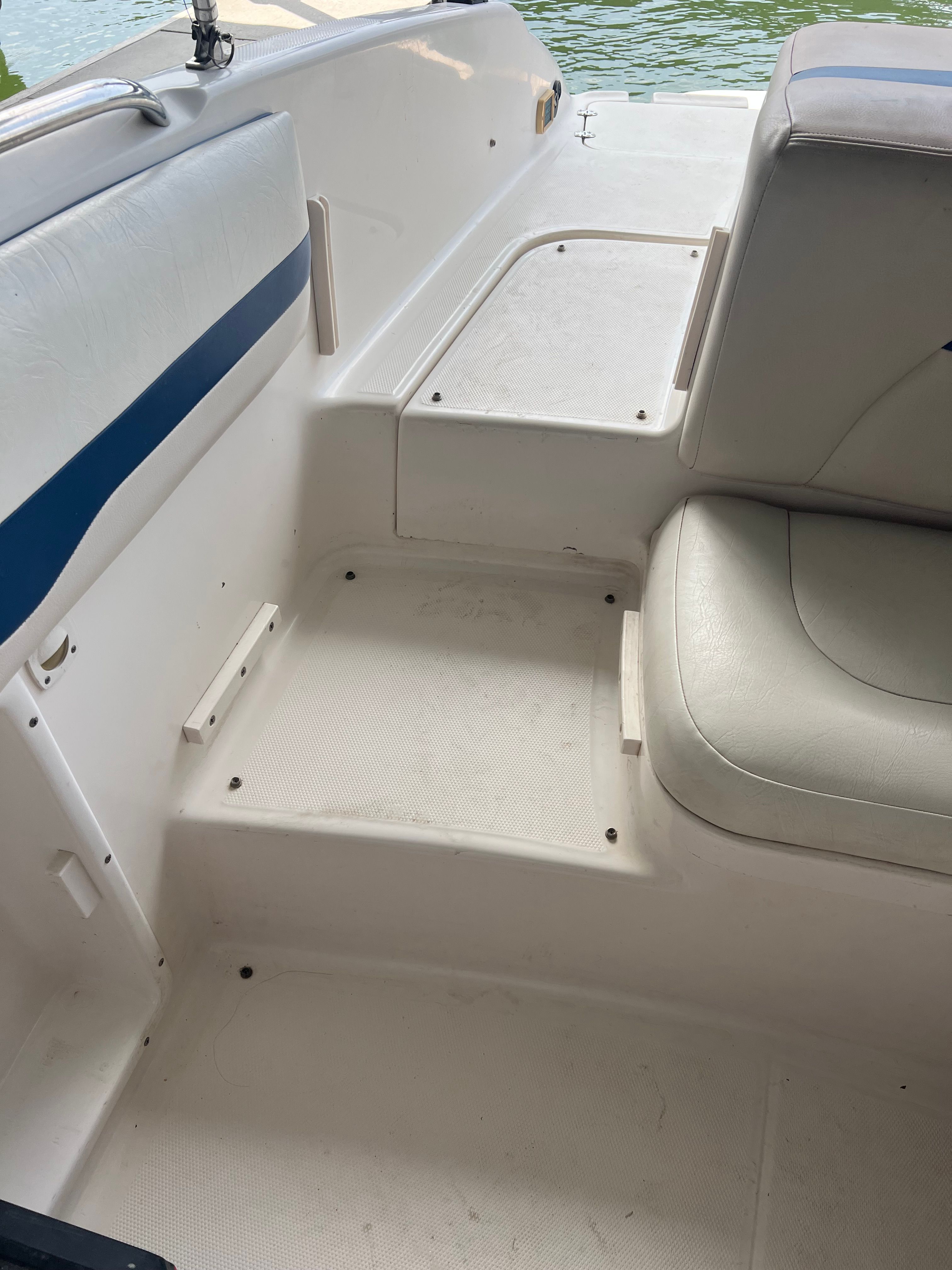 2002 Chaparral 220 SSi Wide Tech - 28