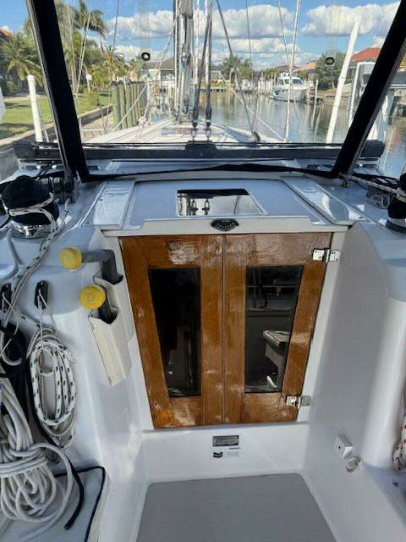 2012 Catalina 355 - Image 19