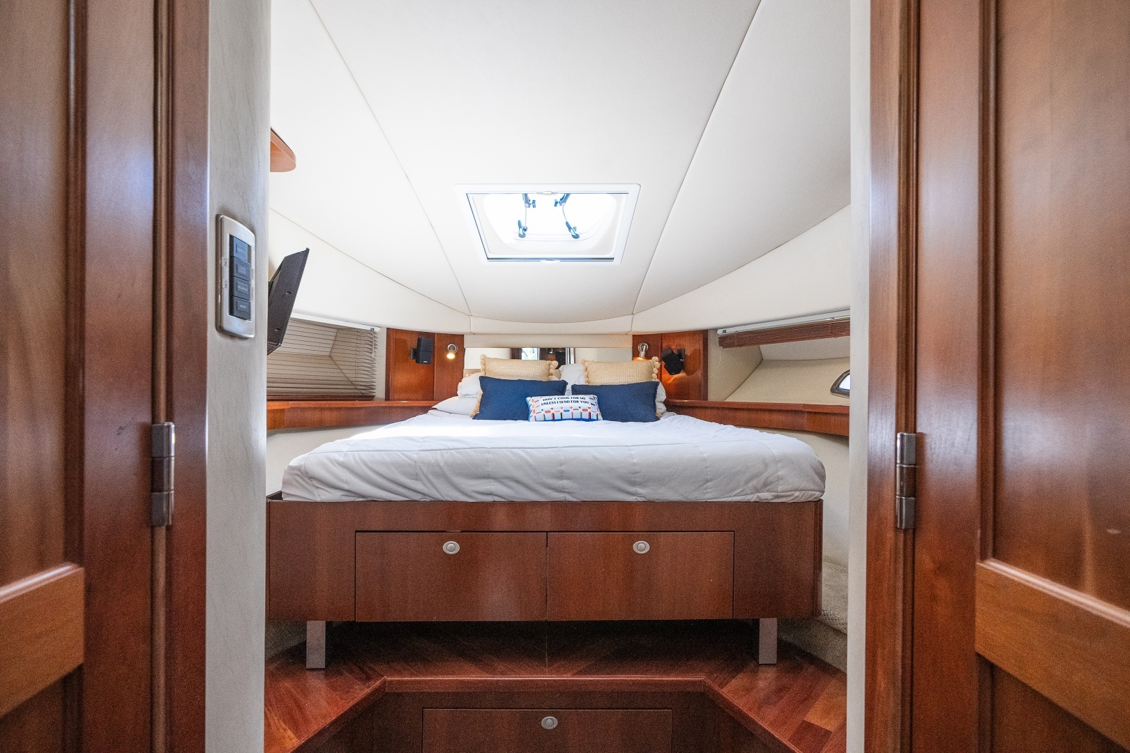 2005 Sea Ray 480 Motor Yacht - Image 41