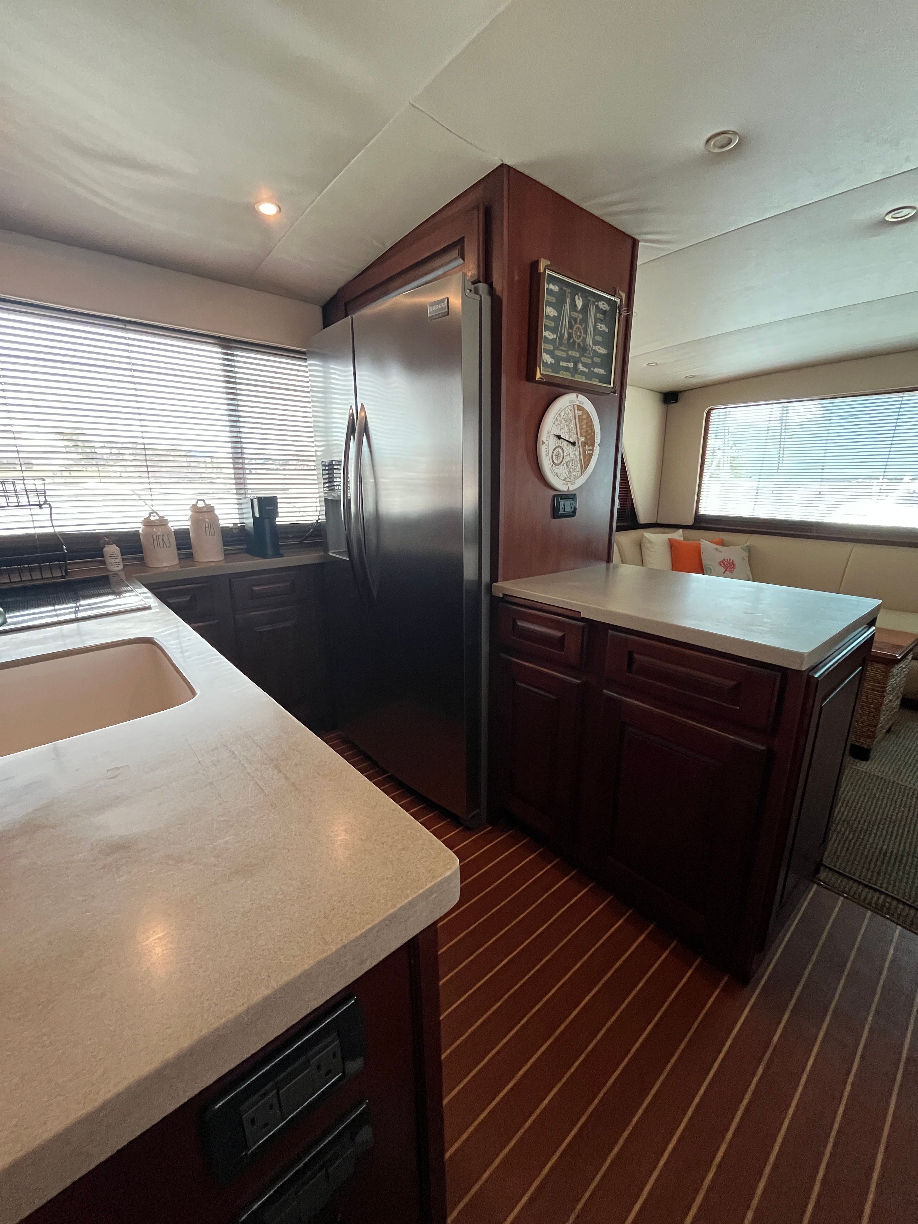 1980 Hatteras 55 Convertable - 31