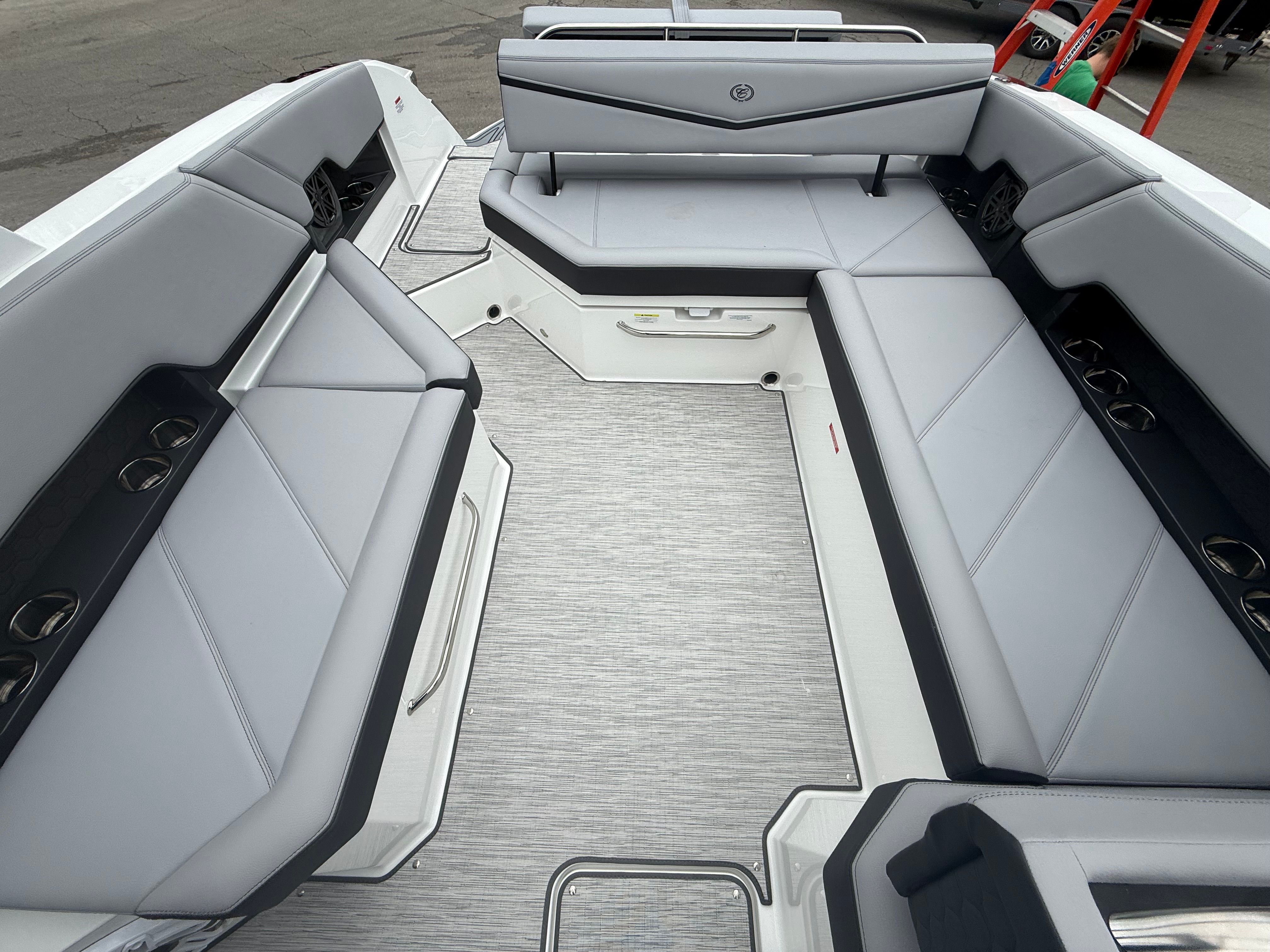 2026 Cobalt R8 Surf - 41