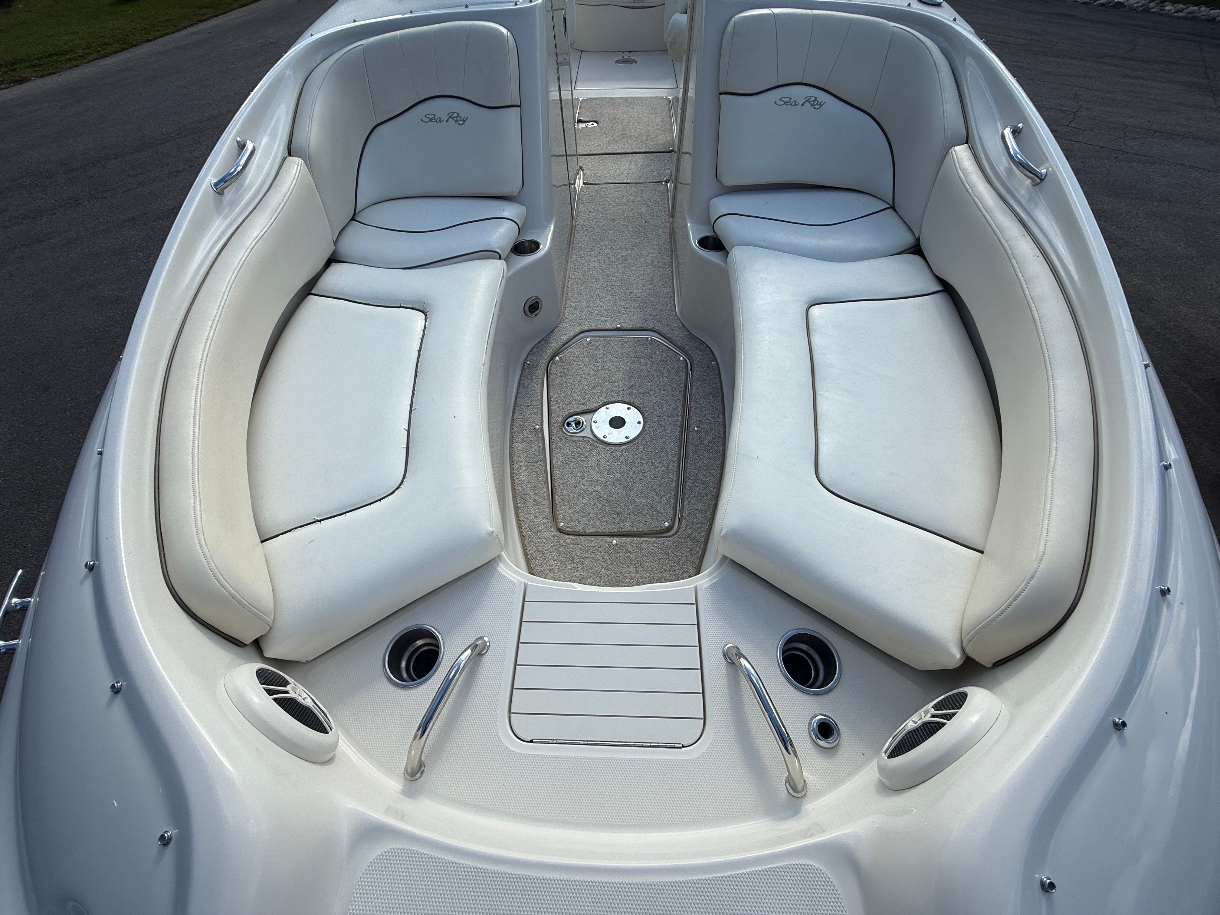 2008 Sea Ray 240 Sundeck - 12