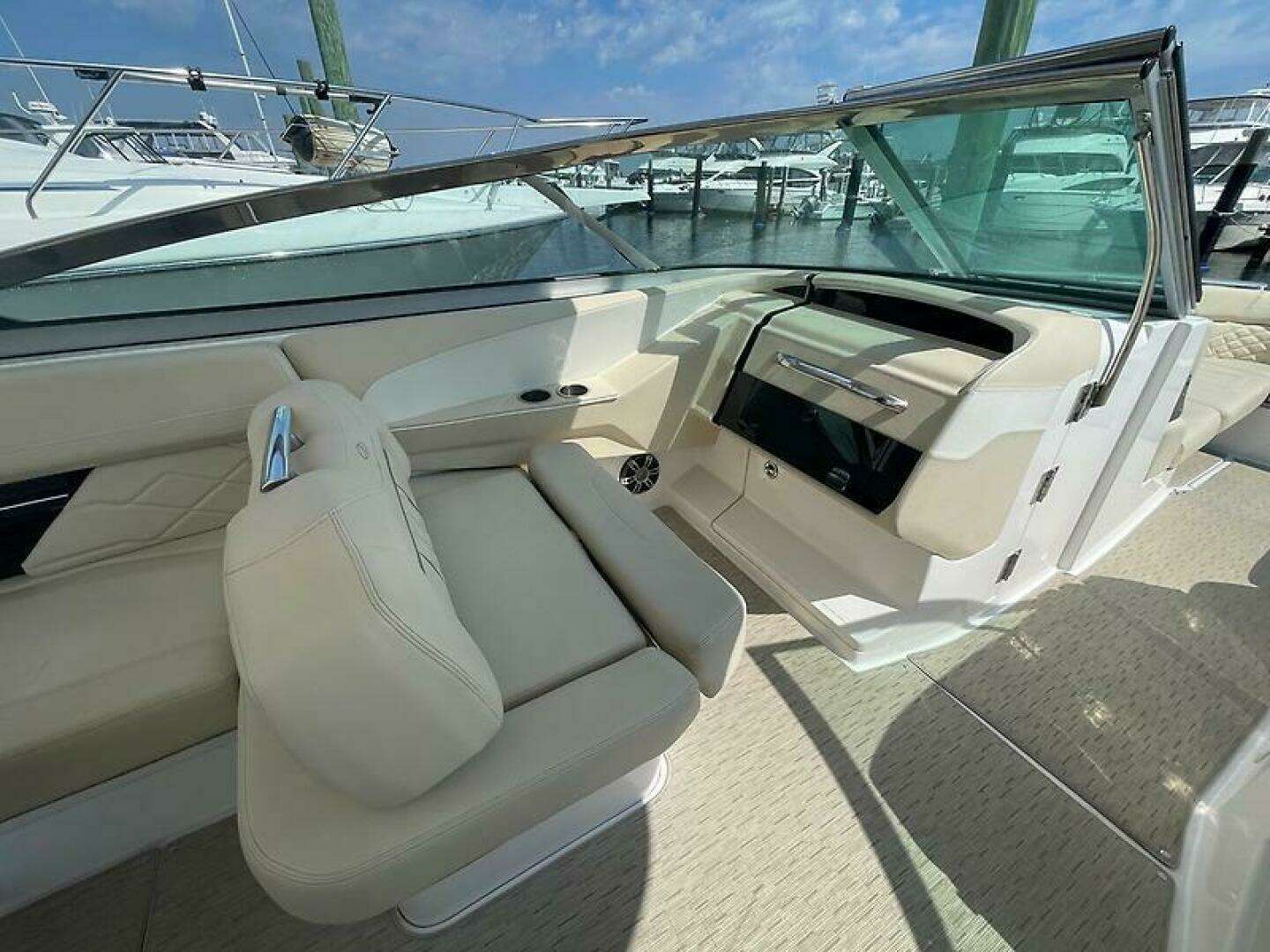 2018 Regal 33 OBX - Image 20