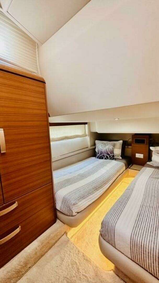 2022 Greenline 48 Diesel Flybridge with Hardtop - Image 14
