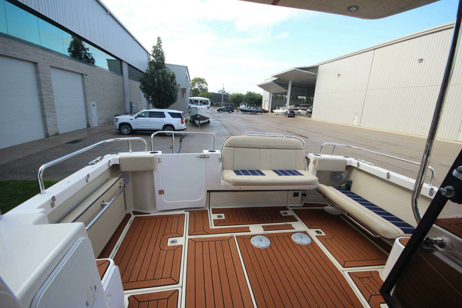 2025 Ranger Tugs R-29 Command Bridge Luxury Edition - Image 13