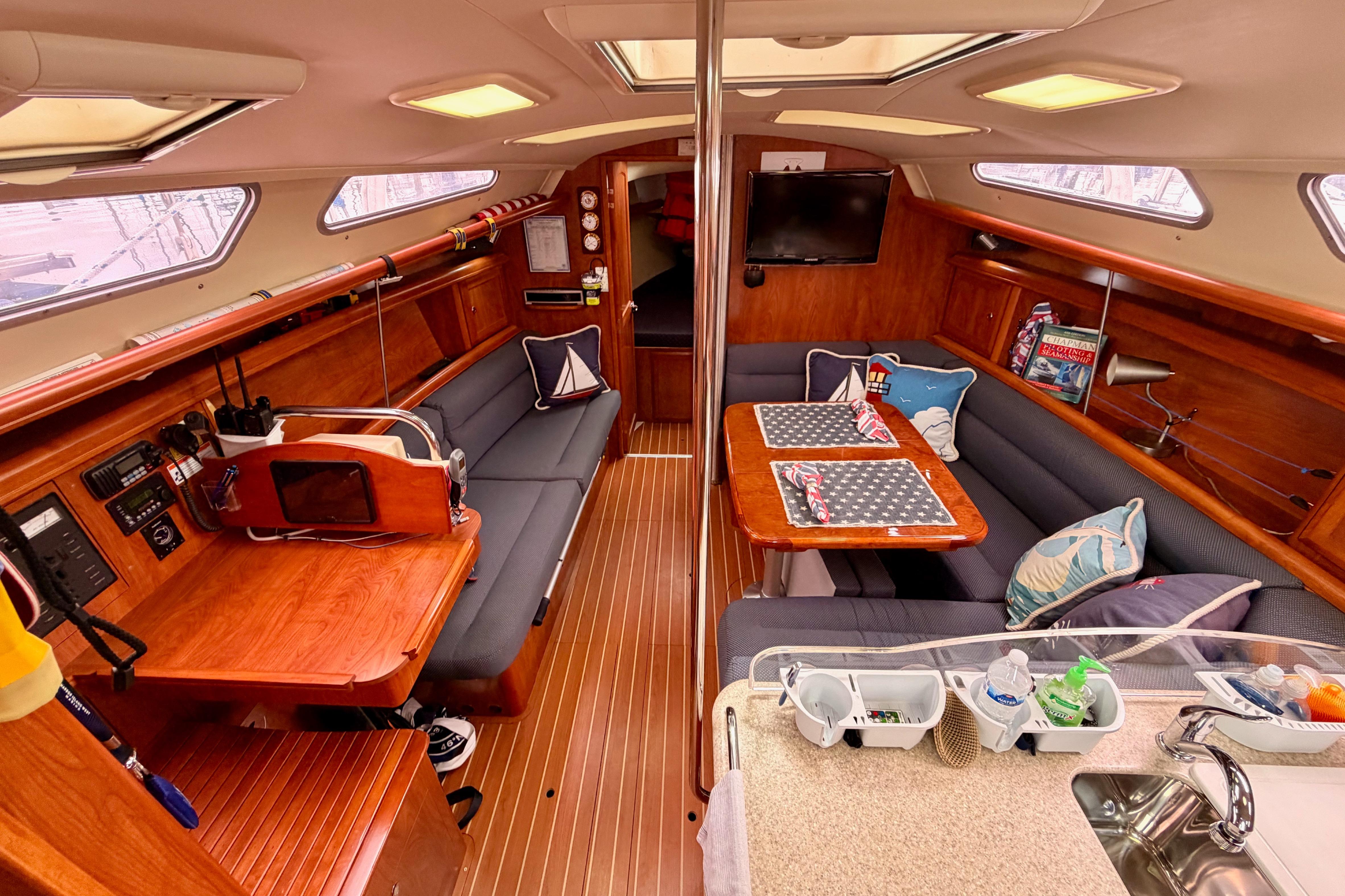 Luxurious 2009 Hunter 38 yacht interior with cozy seating and elegant wood finishes.