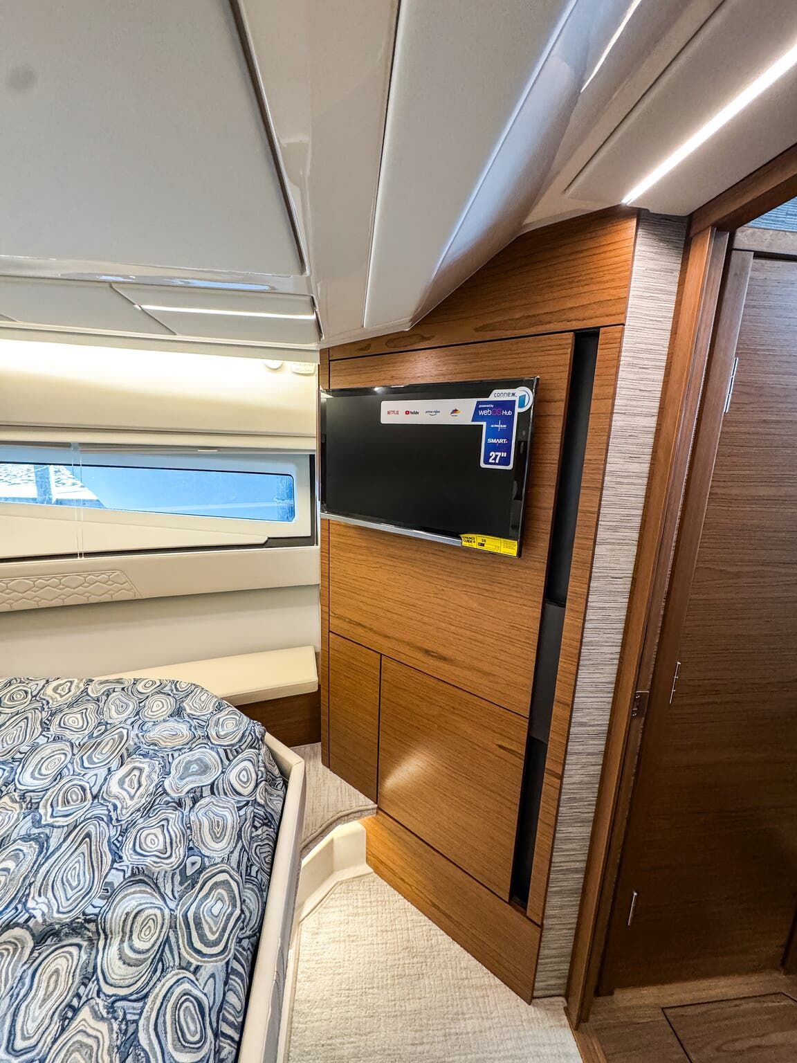 2026 Tiara Yachts 43LE - 13